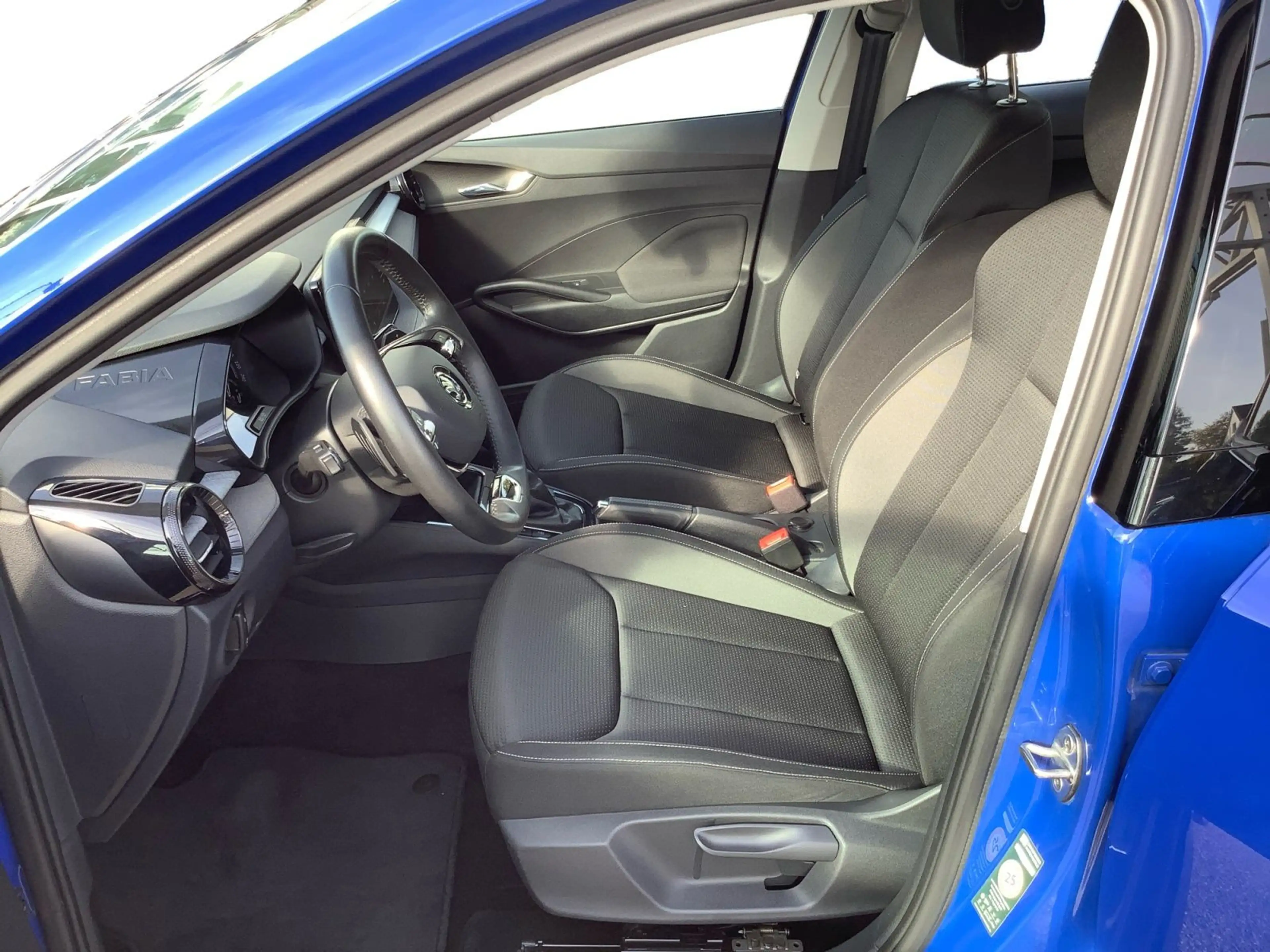 Skoda Fabia 1.0 TSI DSG Tour GRA LED Navi SHZ PDC — photo 8