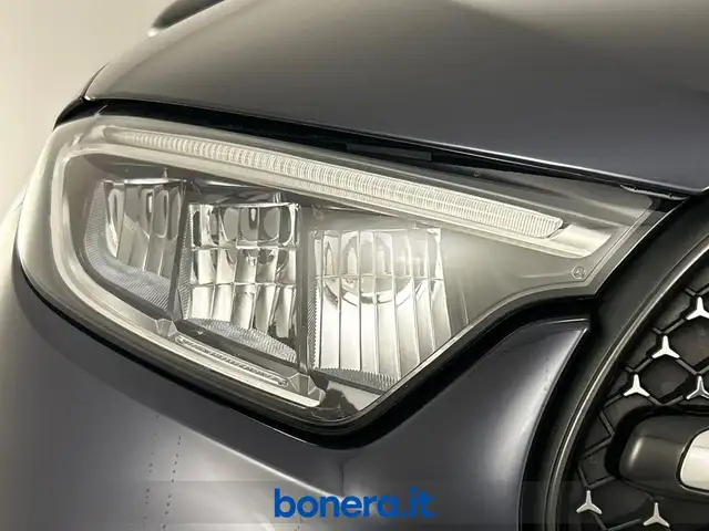 Mercedes-Benz 220 view 8