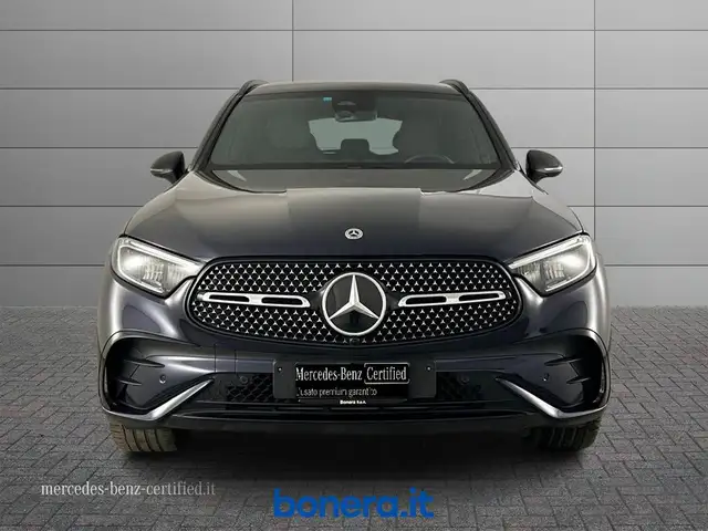 Mercedes-Benz 220 view 4