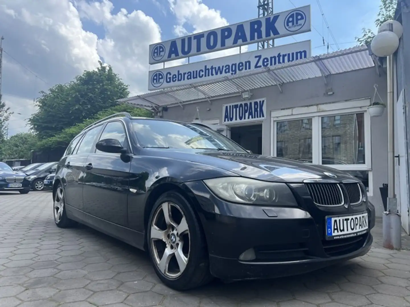 BMW 325 325d Touring*Klimaaut*Navi*Xenon*6 Gang*Alu Schwarz - 1