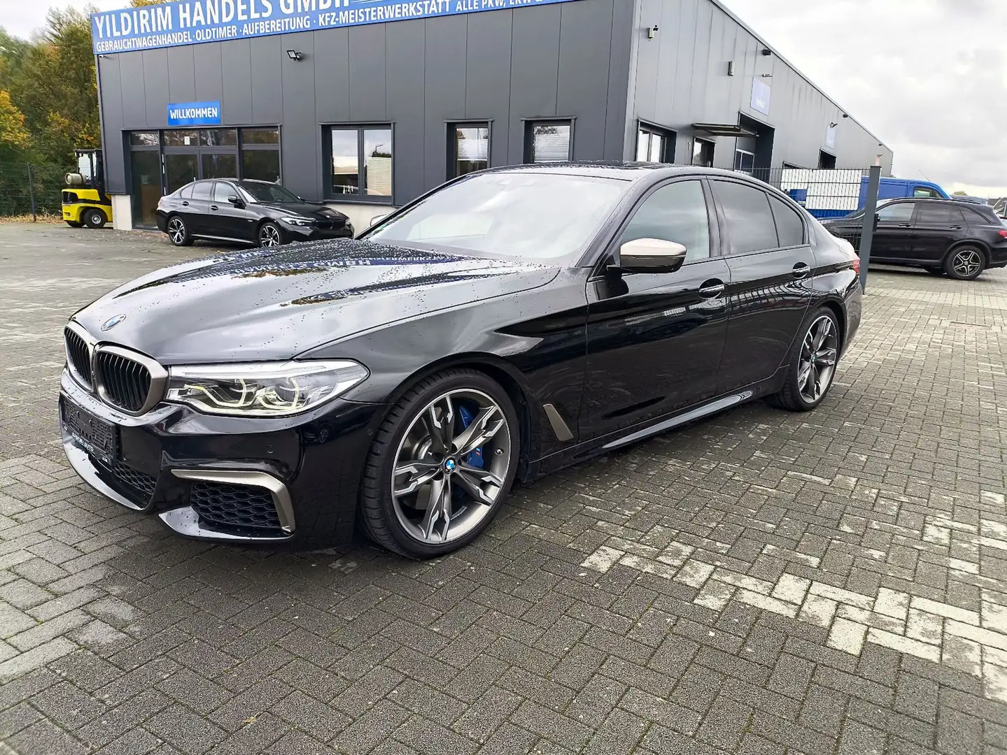 BMW 550 M550i xDrive,LEDER,KLIMA,SITZHEIZUNG Schwarz - 1