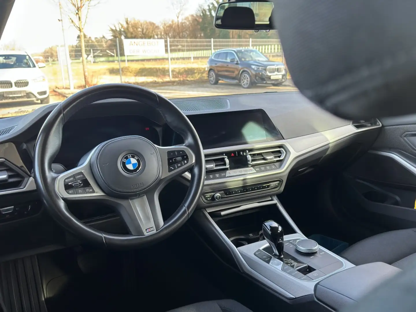 BMW 320 i Touring Advantage PDC Sitzheizung Navi Zwart - 2