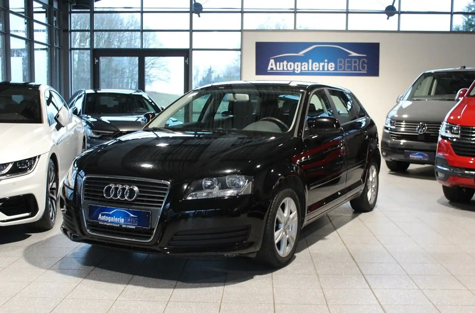Audi A3 Sportback 1.6 Attraction Climatronic PDC SHZ Schwarz - 1