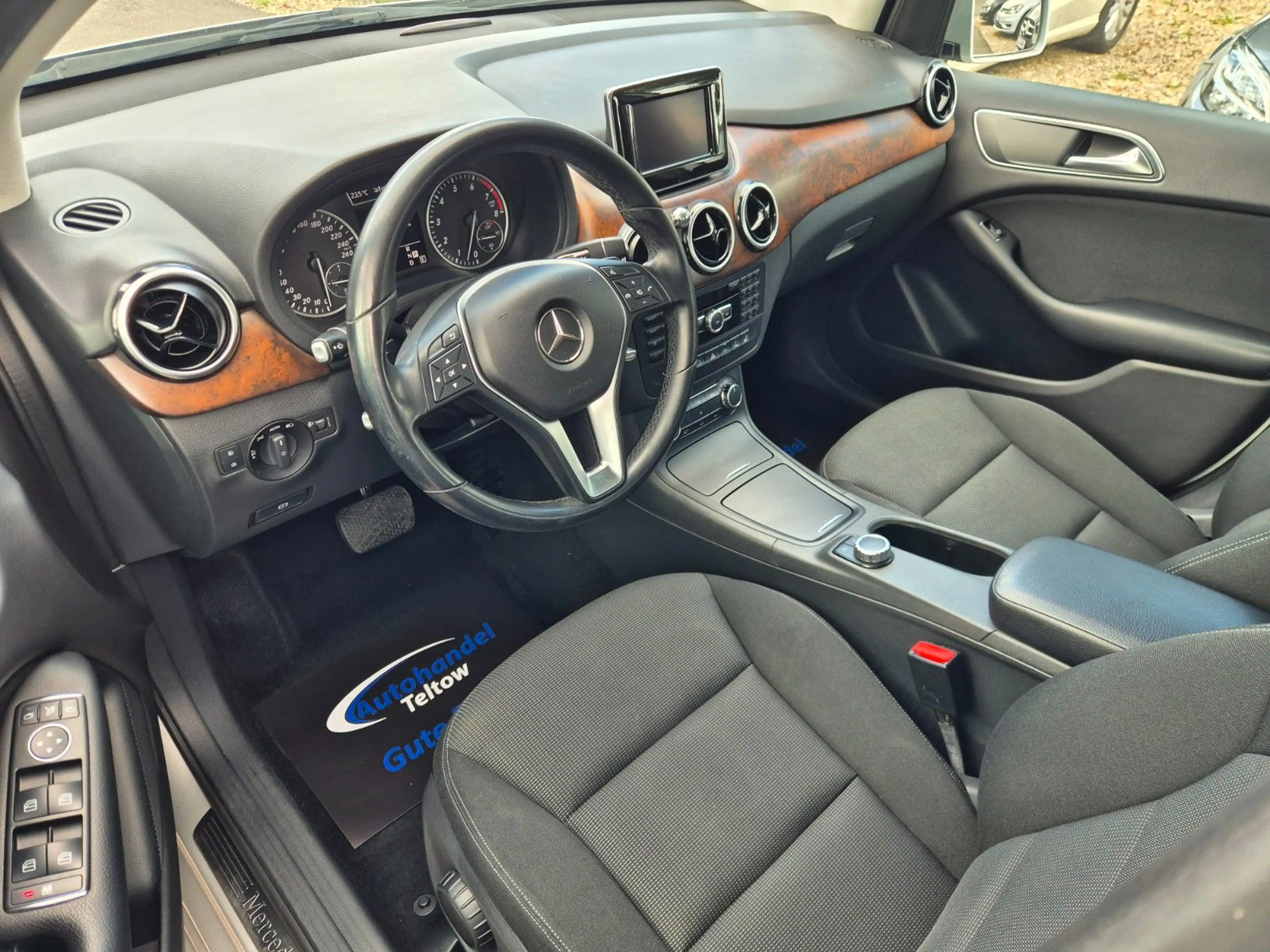 Mercedes-Benz B 180 B180 *Navi *SHZ *PDC *Klima — photo 8