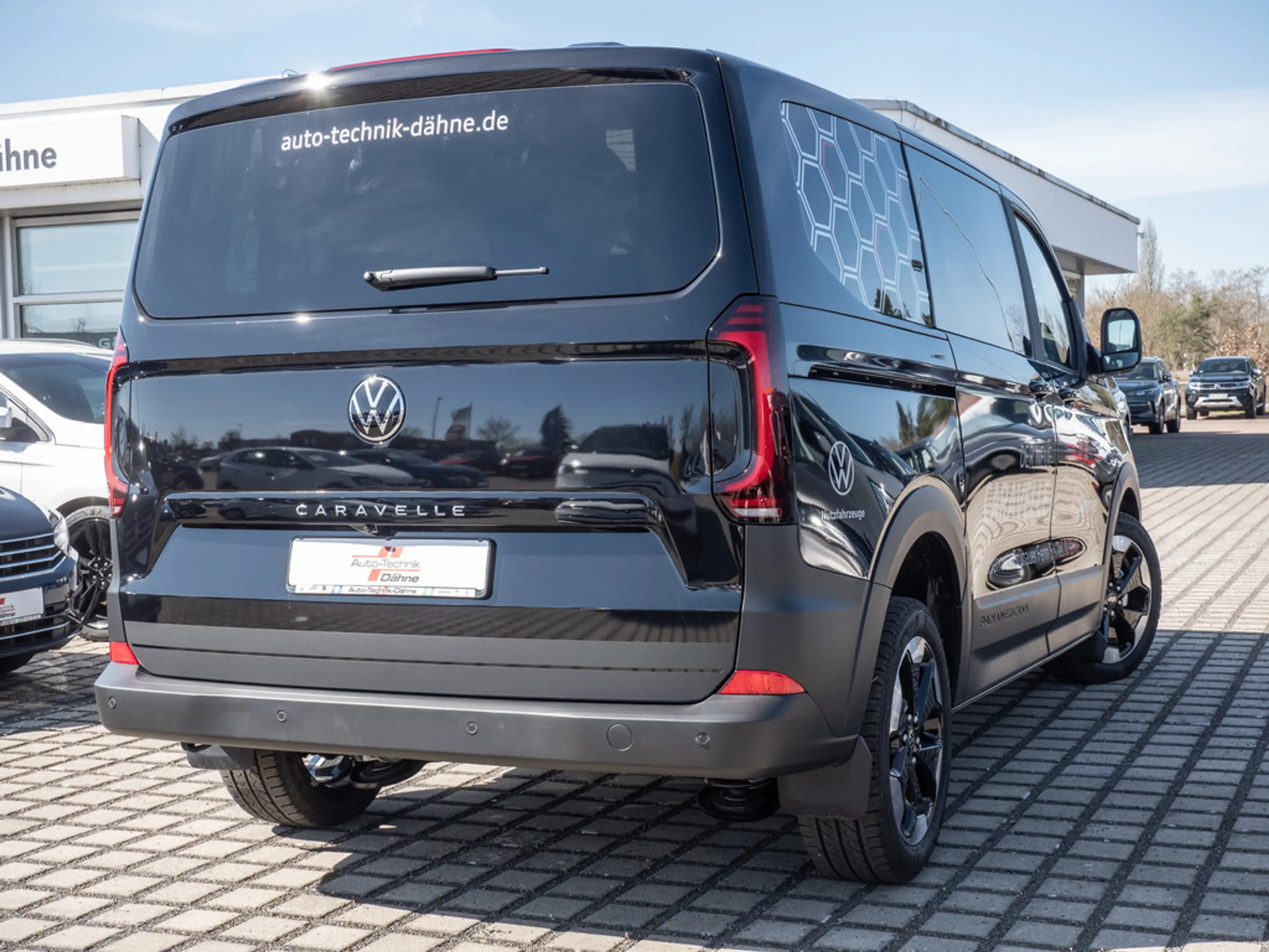 Volkswagen T7 Caravelle 2.0 TDI PanAmericana AHK PANO — photo 4