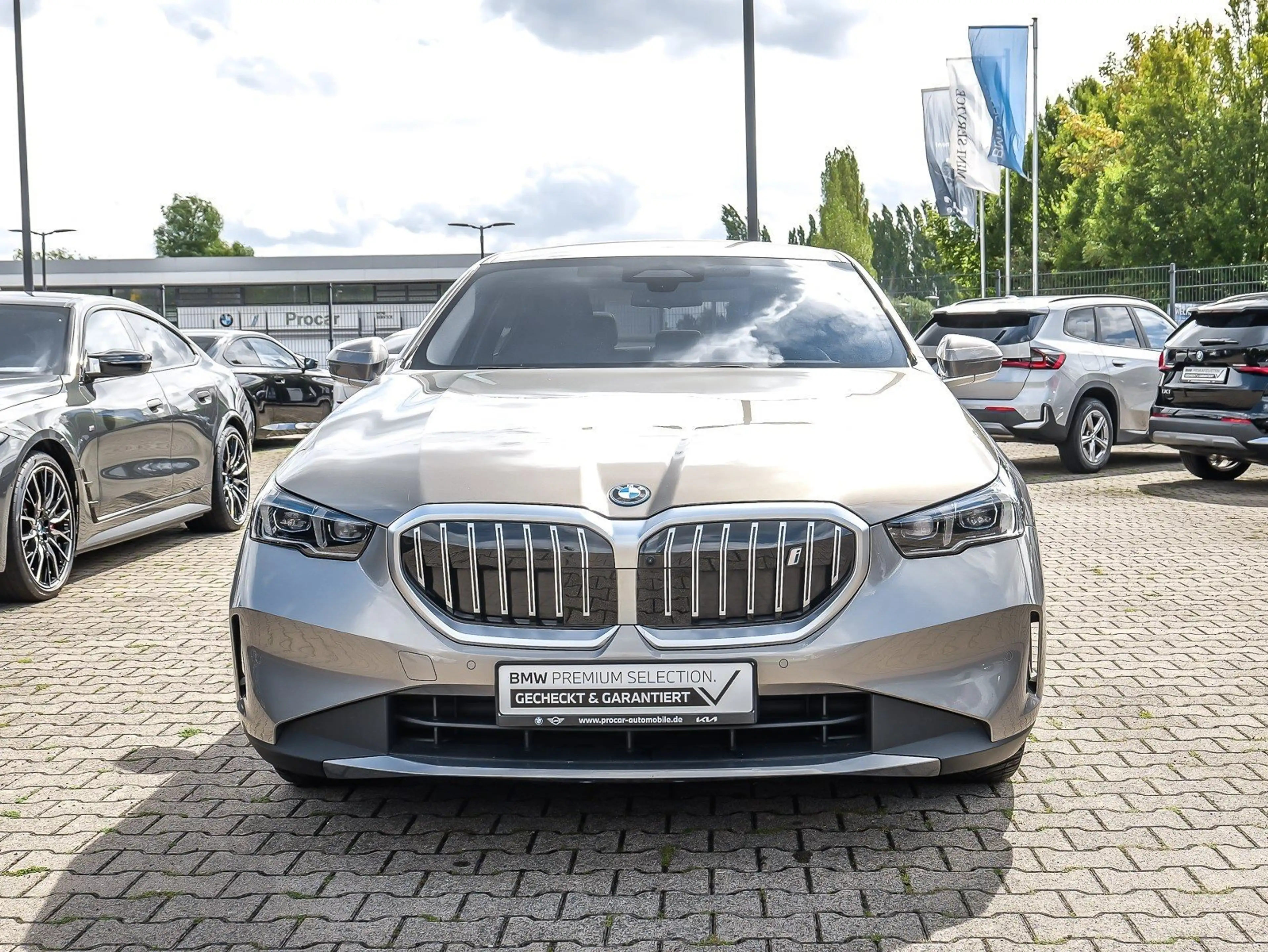 BMW i5 eDrive40 Limousine AHK DA Prof. LED PA+ LED DAB — photo 9