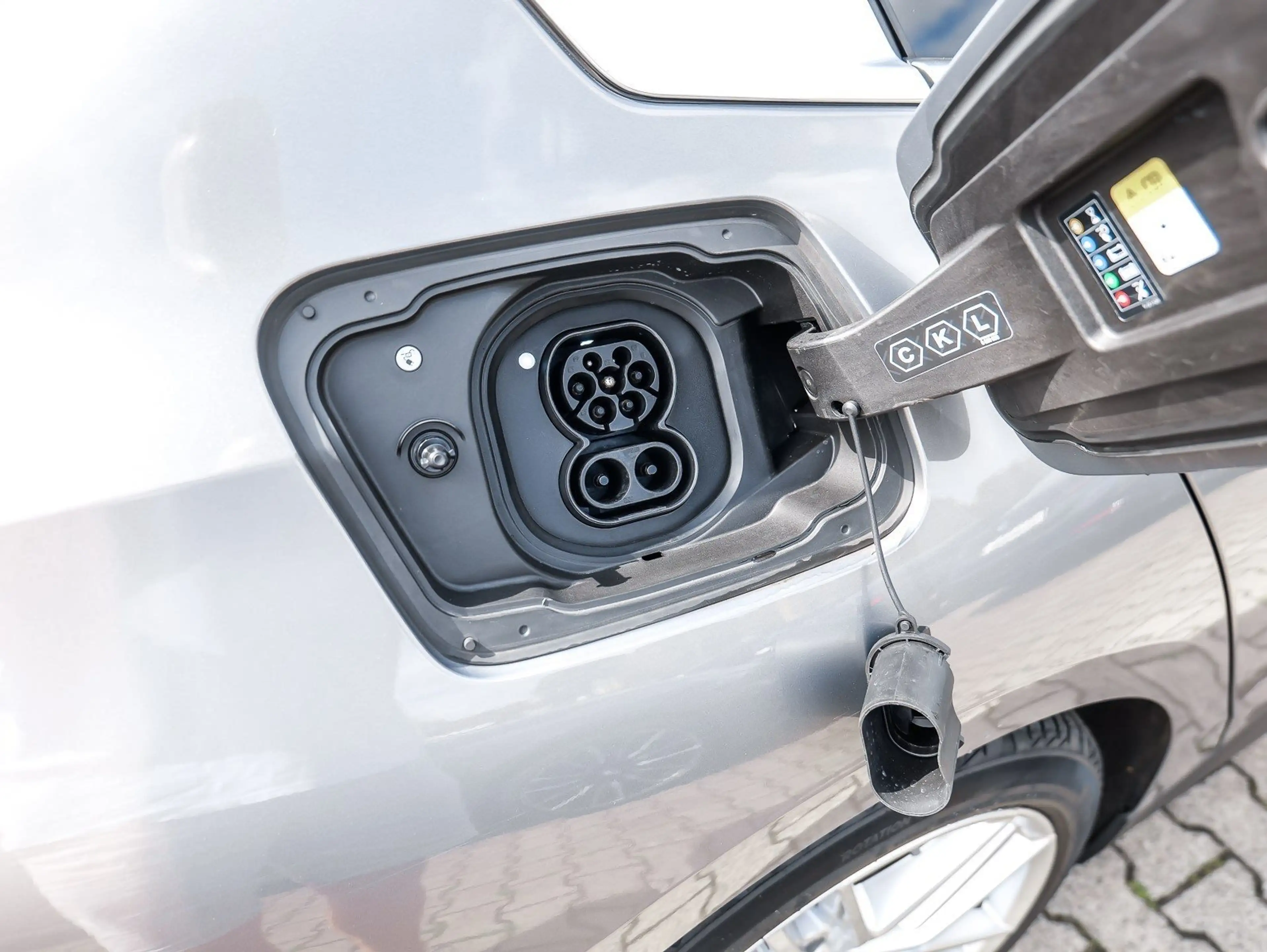 BMW i5 eDrive40 Limousine AHK DA Prof. LED PA+ LED DAB — photo 24