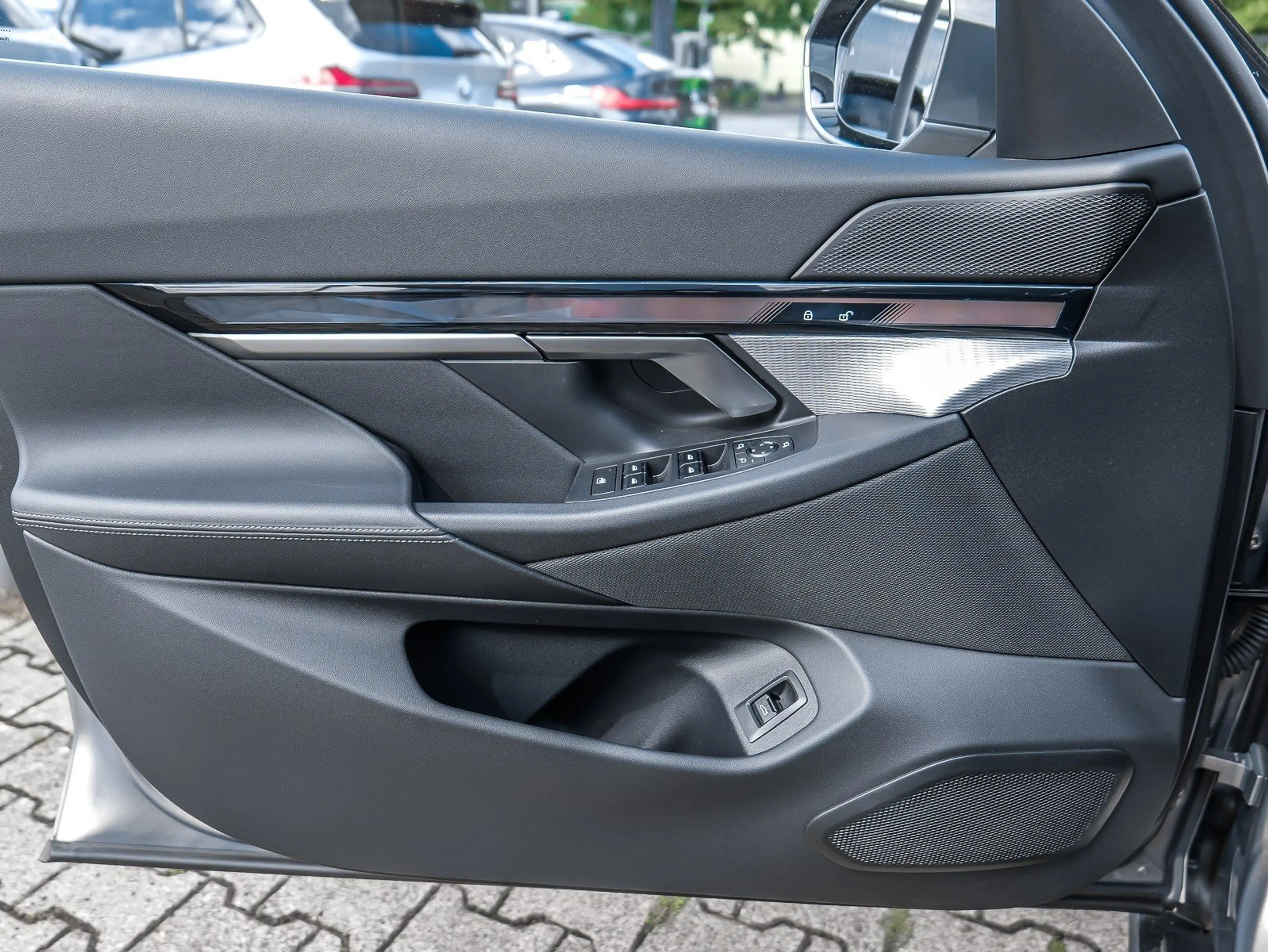 BMW i5 eDrive40 Limousine AHK DA Prof. LED PA+ LED DAB — photo 21