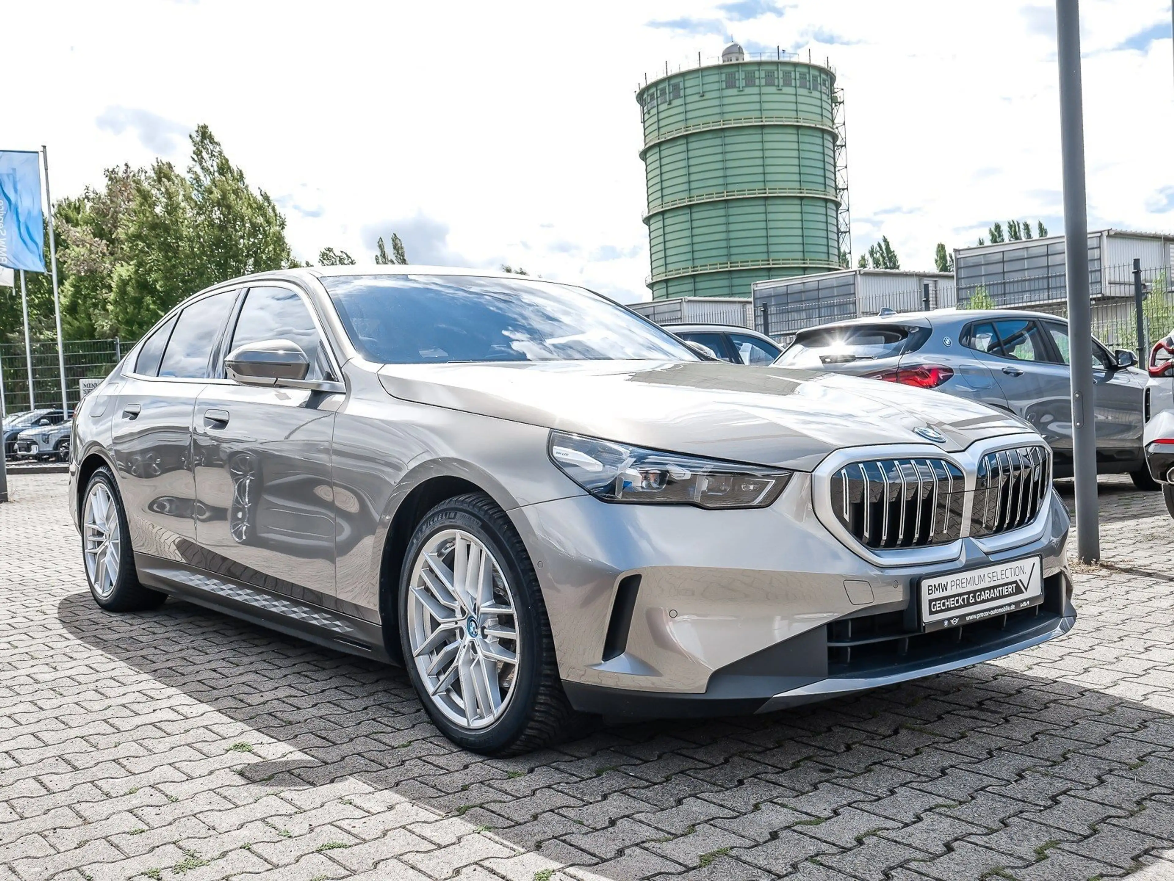 BMW i5 eDrive40 Limousine AHK DA Prof. LED PA+ LED DAB — photo 6