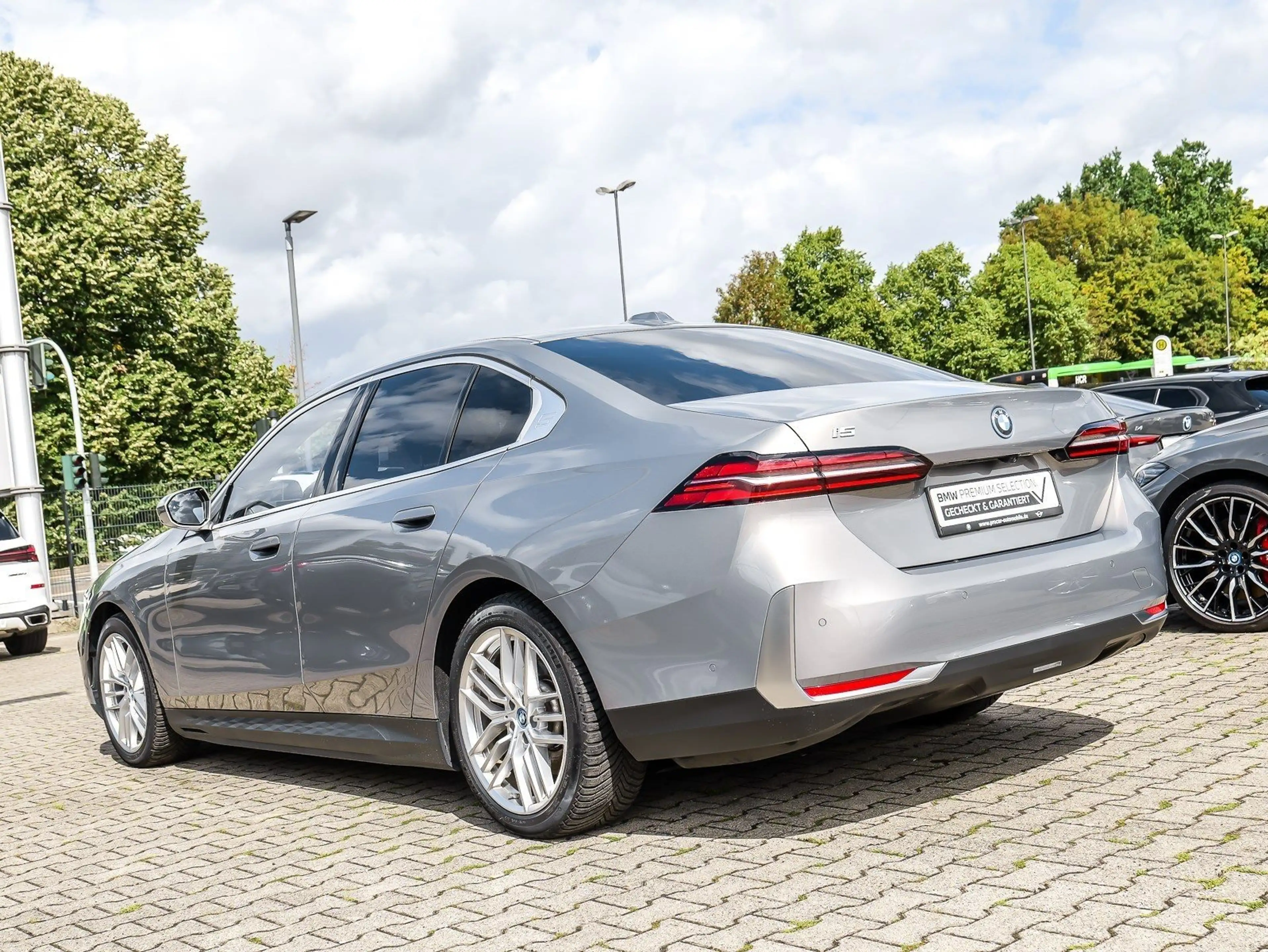 BMW i5 eDrive40 Limousine AHK DA Prof. LED PA+ LED DAB — photo 7