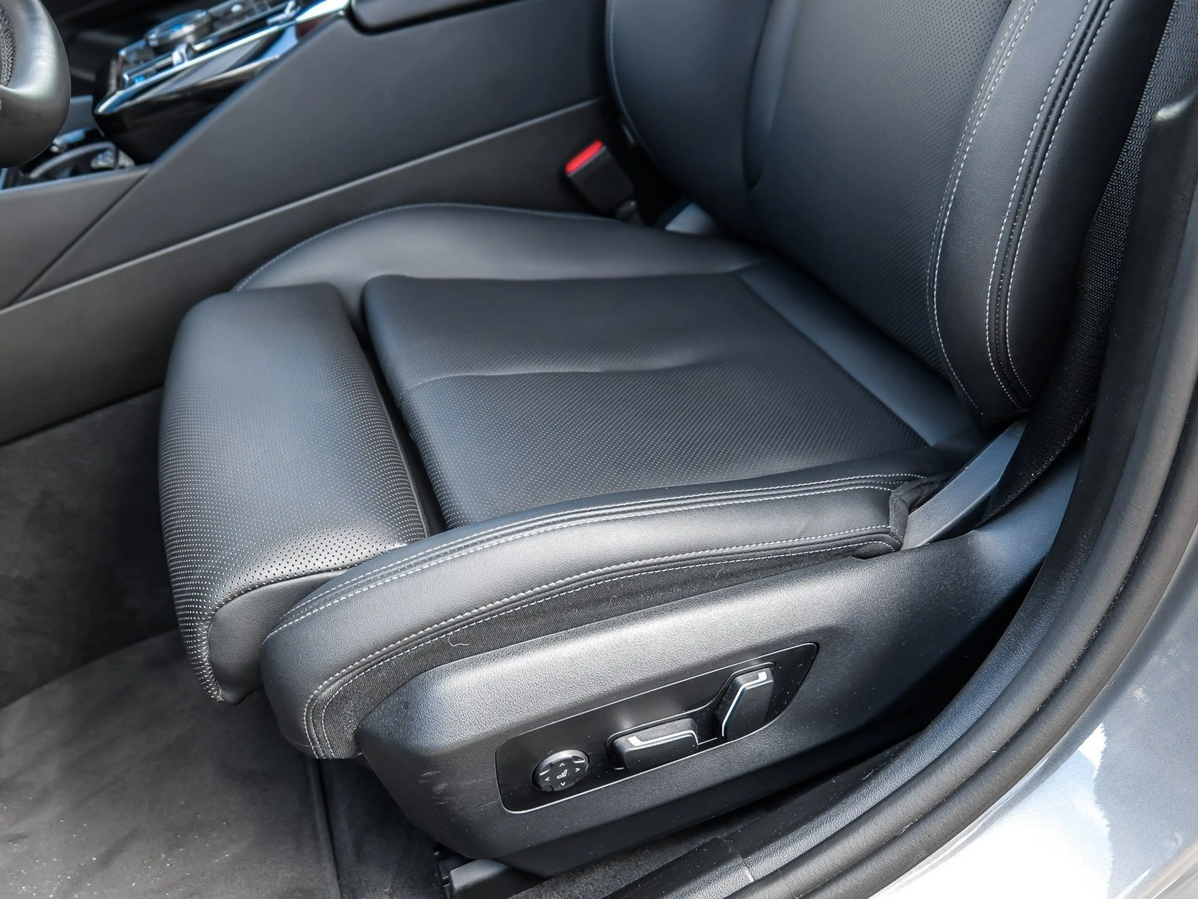 BMW i5 eDrive40 Limousine AHK DA Prof. LED PA+ LED DAB — photo 23