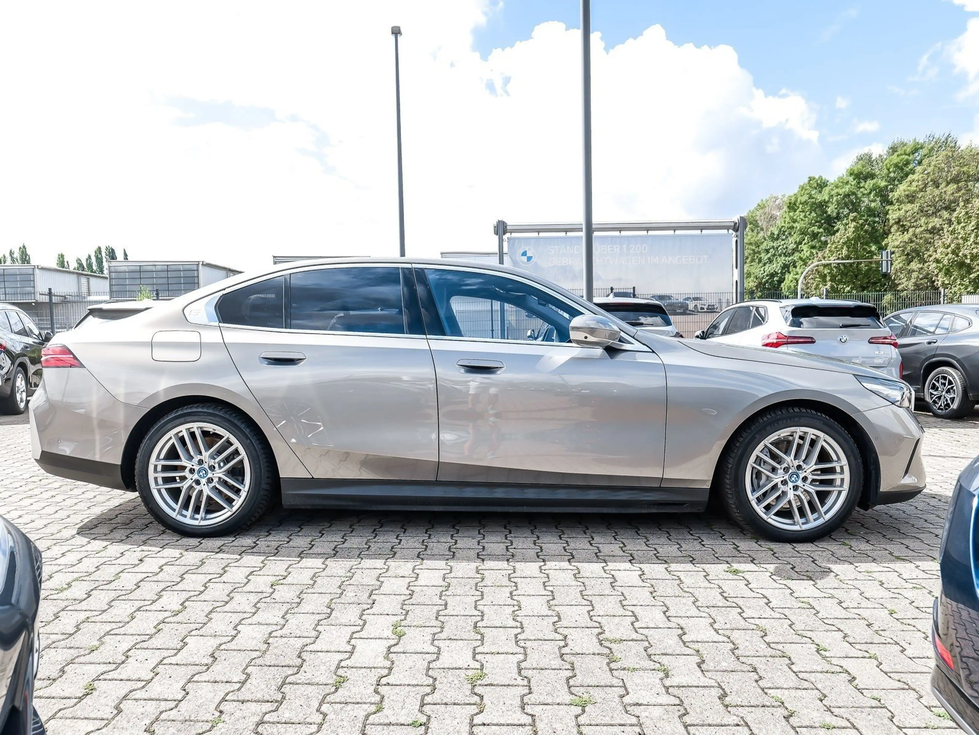 BMW i5 eDrive40 Limousine AHK DA Prof. LED PA+ LED DAB — photo 11
