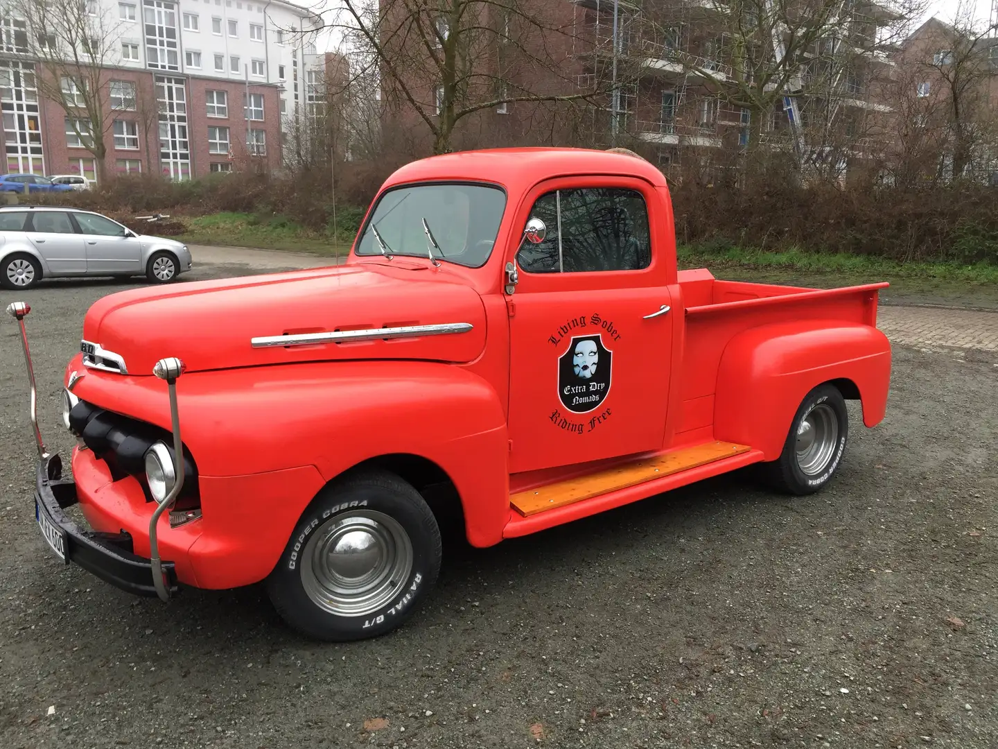 Ford F 1 Chevy V8 small Block, an Freunde alter US-Trucks Rood - 1