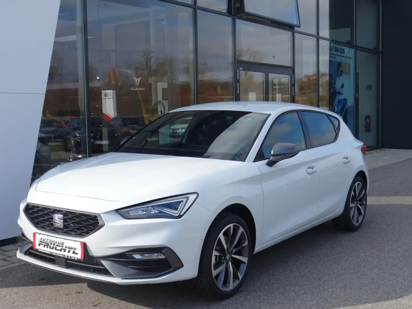 SEAT Leon Leon 1.5 eTSI ACT FR DSG 150PS Navi ACC Totwinkel Weiß - 2