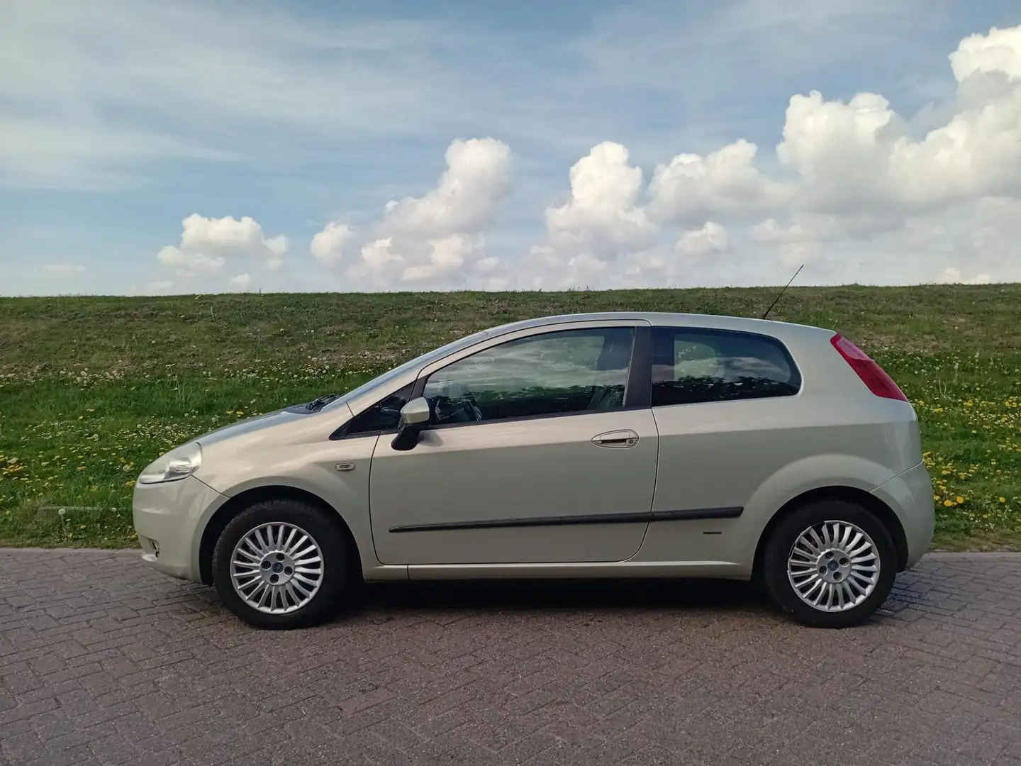 Fiat Grande Punto 1.2i Edizione Cool Distr. Riem is vervangen 198dkm Beige - 2