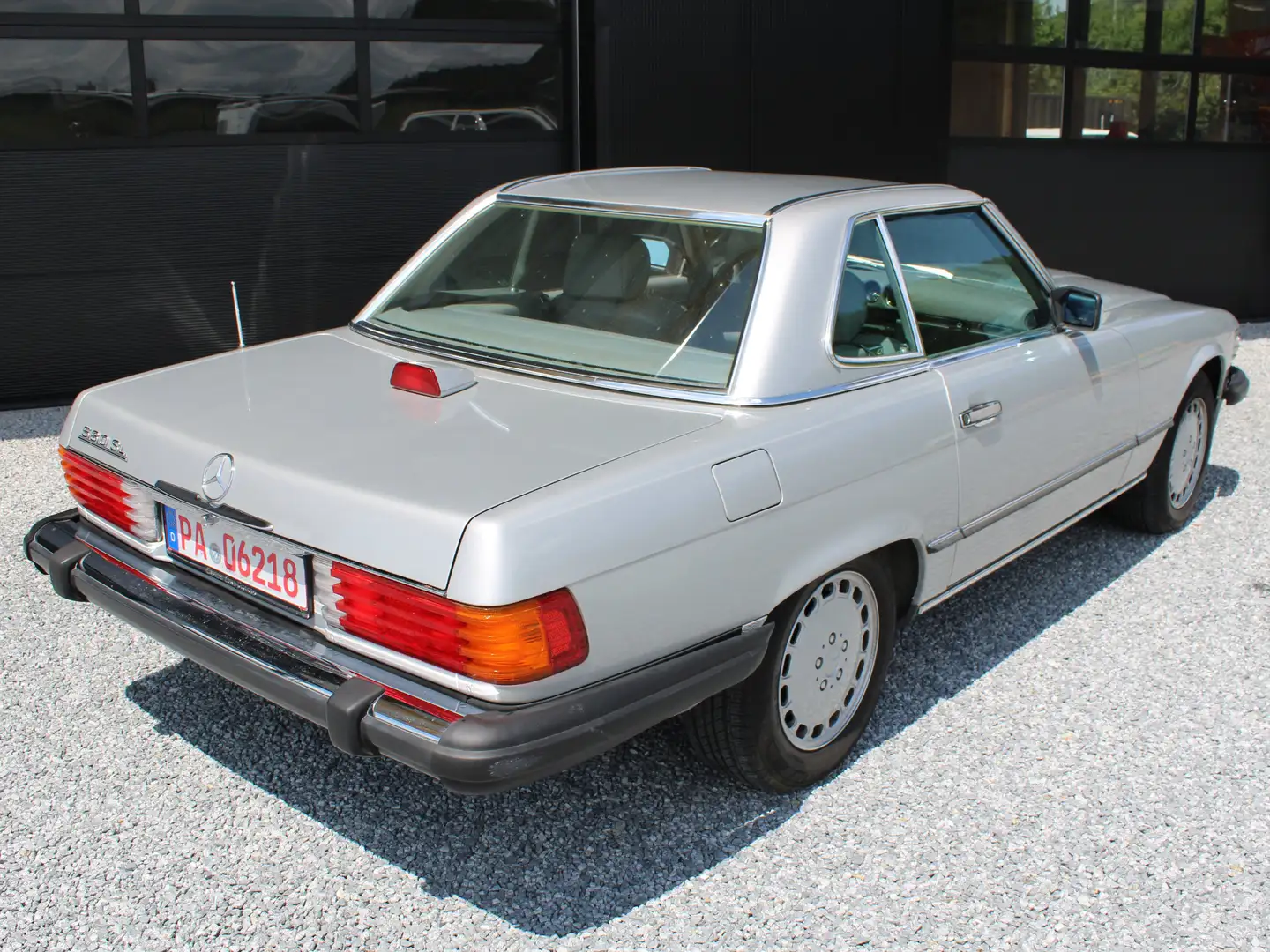 Mercedes-Benz SL 560 560 SL R 107 Plateado - 2