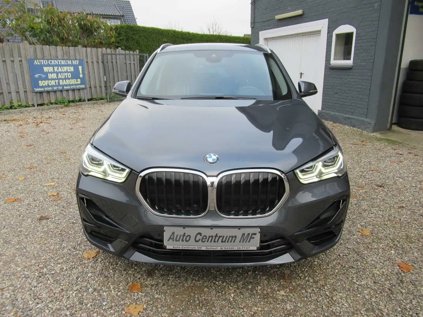 BMW X1 sDrive18i Sport Line Grau - 2