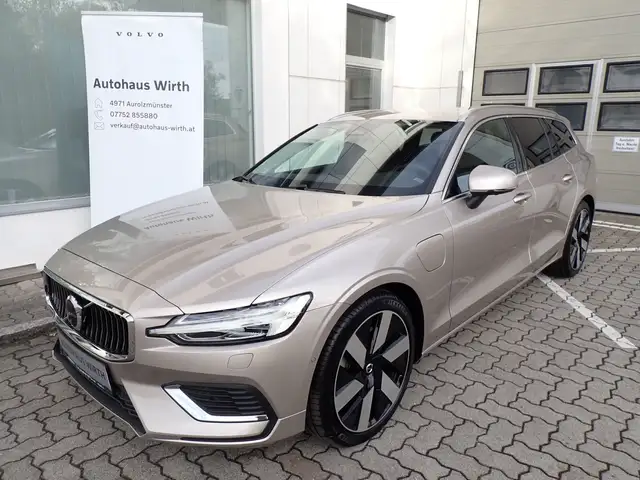 Volvo V60 T8 PHEV Plus Bright / LP. 78040.-