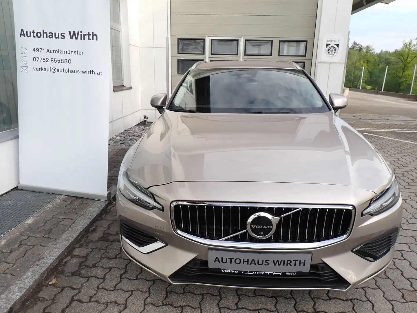 Volvo V60 T8 PHEV Plus Bright / LP. 78040.- Silber - 2