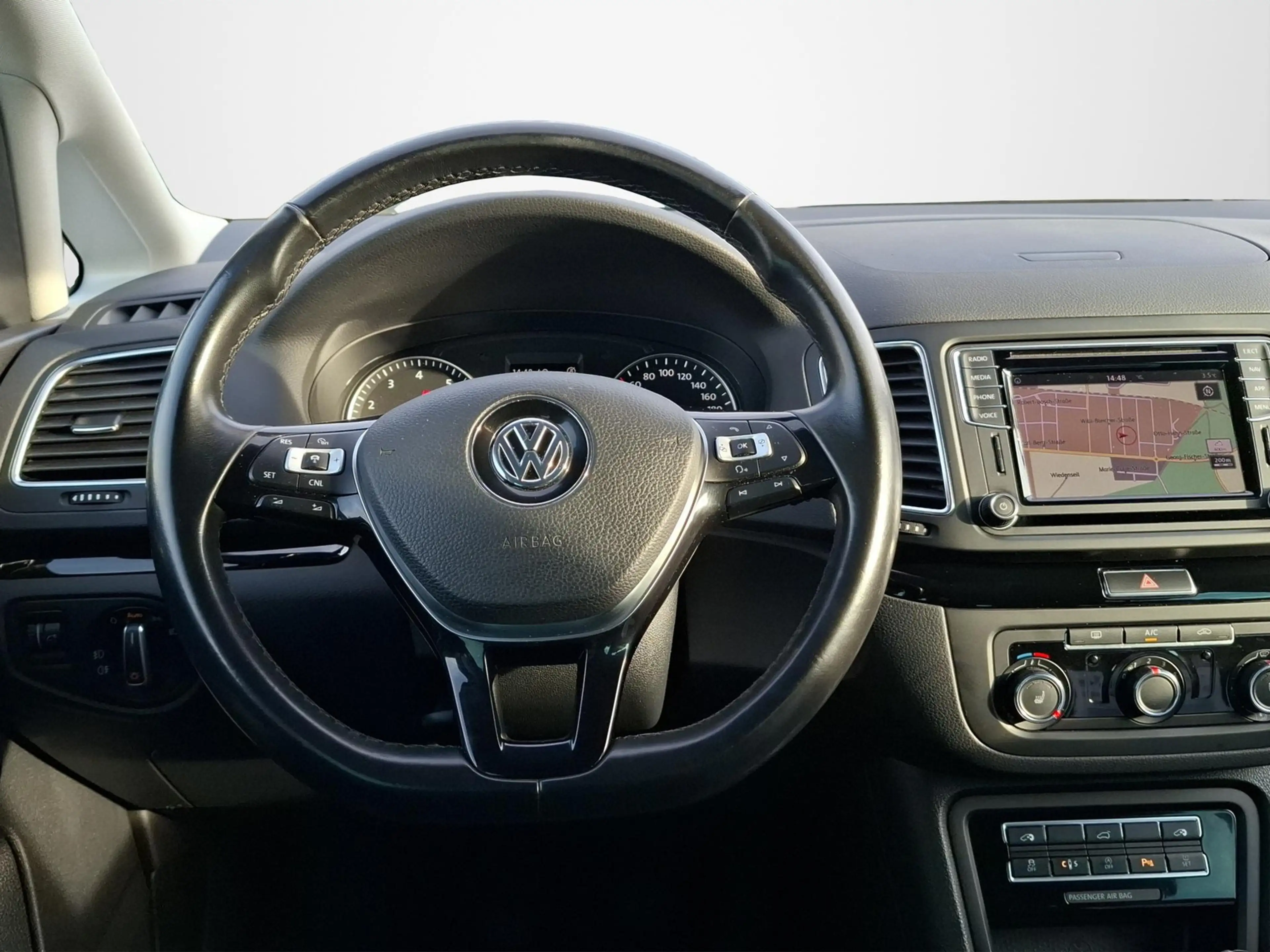 Volkswagen Sharan 1.4 TSI Highline KLIMA / NAVI / ACC / DYNAUDIO / K — photo 11
