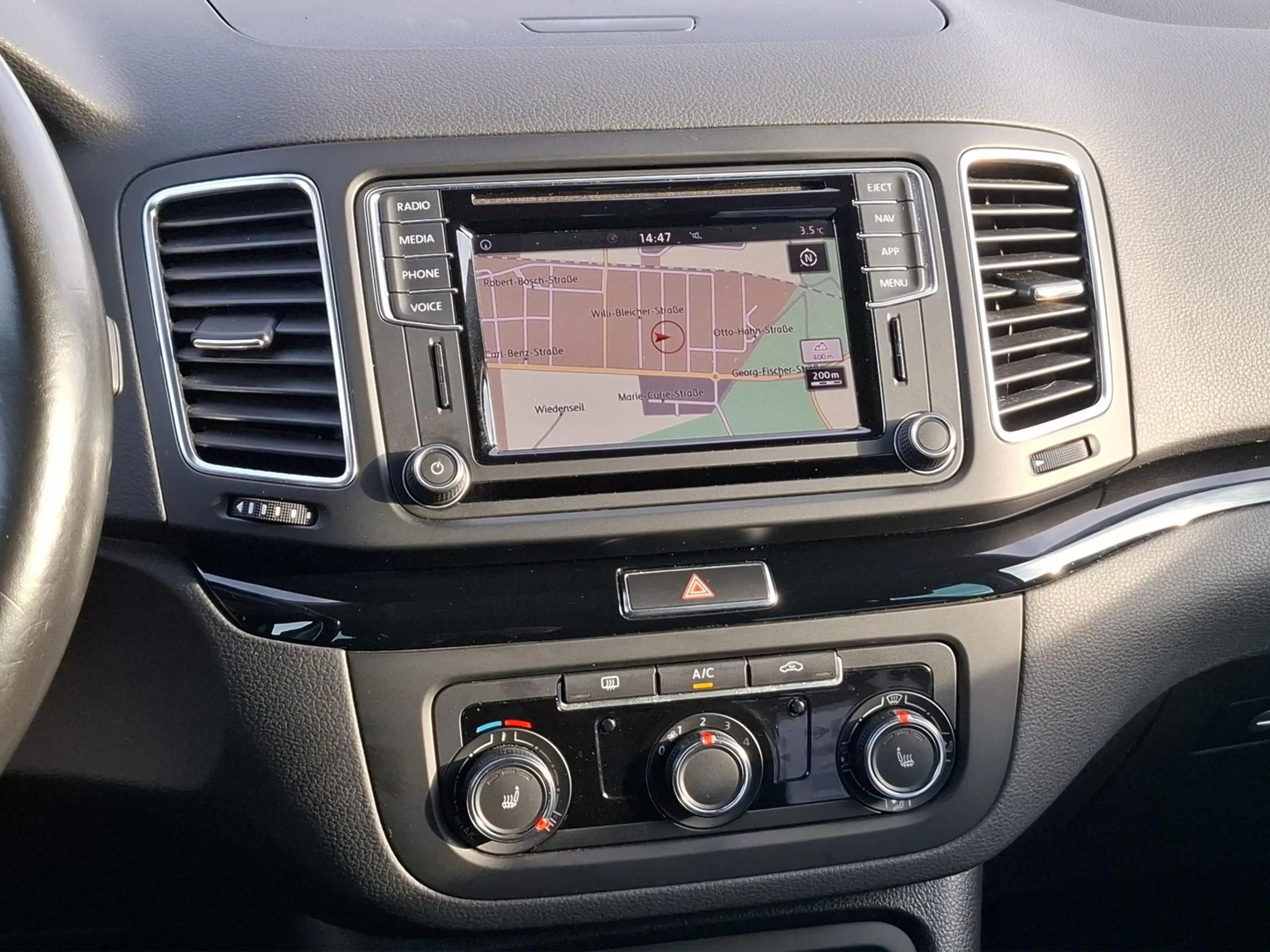 Volkswagen Sharan 1.4 TSI Highline KLIMA / NAVI / ACC / DYNAUDIO / K — photo 13