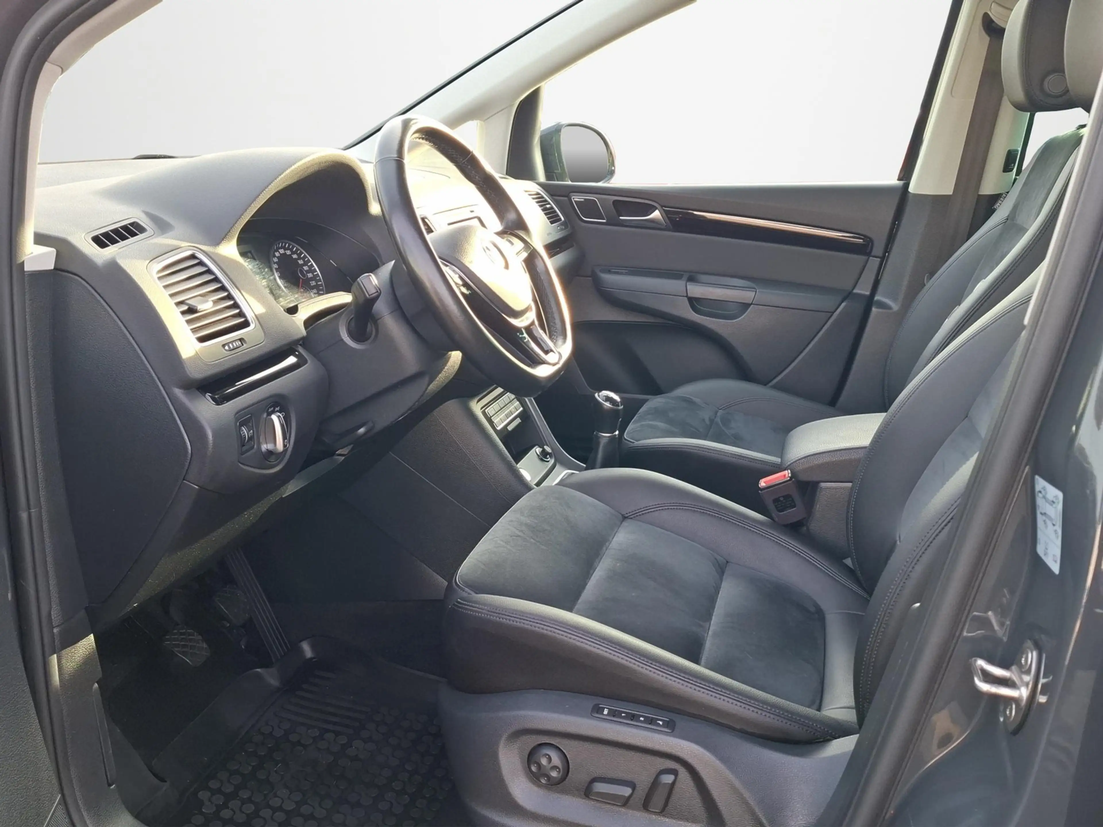 Volkswagen Sharan 1.4 TSI Highline KLIMA / NAVI / ACC / DYNAUDIO / K — photo 9