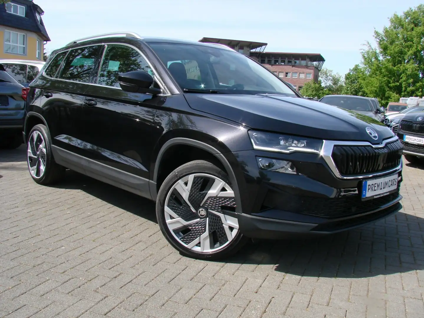 Skoda Karoq 2.0TDI Style 4x4 ACC Columbus Leder AHK Schwarz - 1