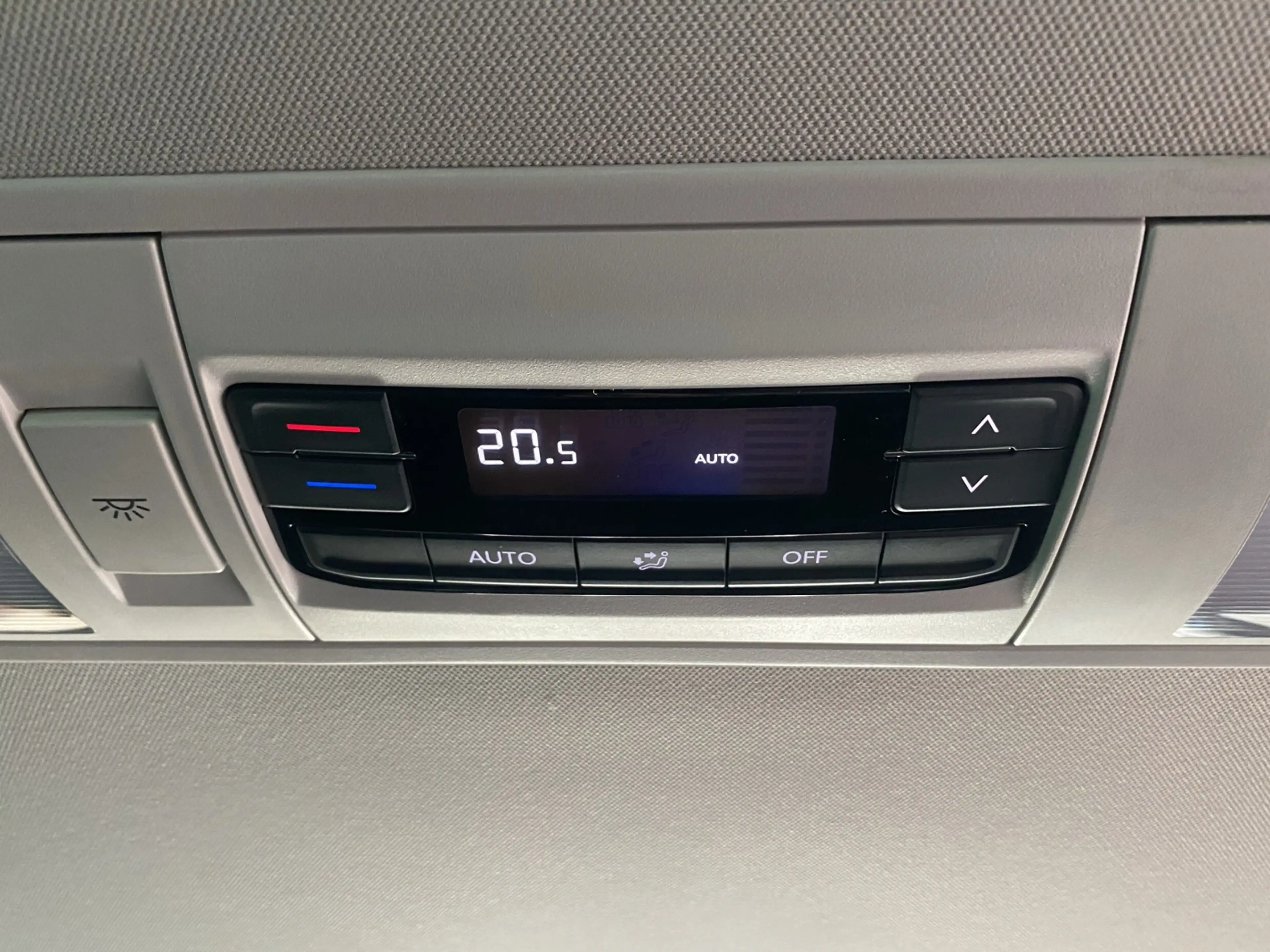 Volkswagen T6.1 Multivan 2.0 TDI DSG Comfortline KR — photo 10