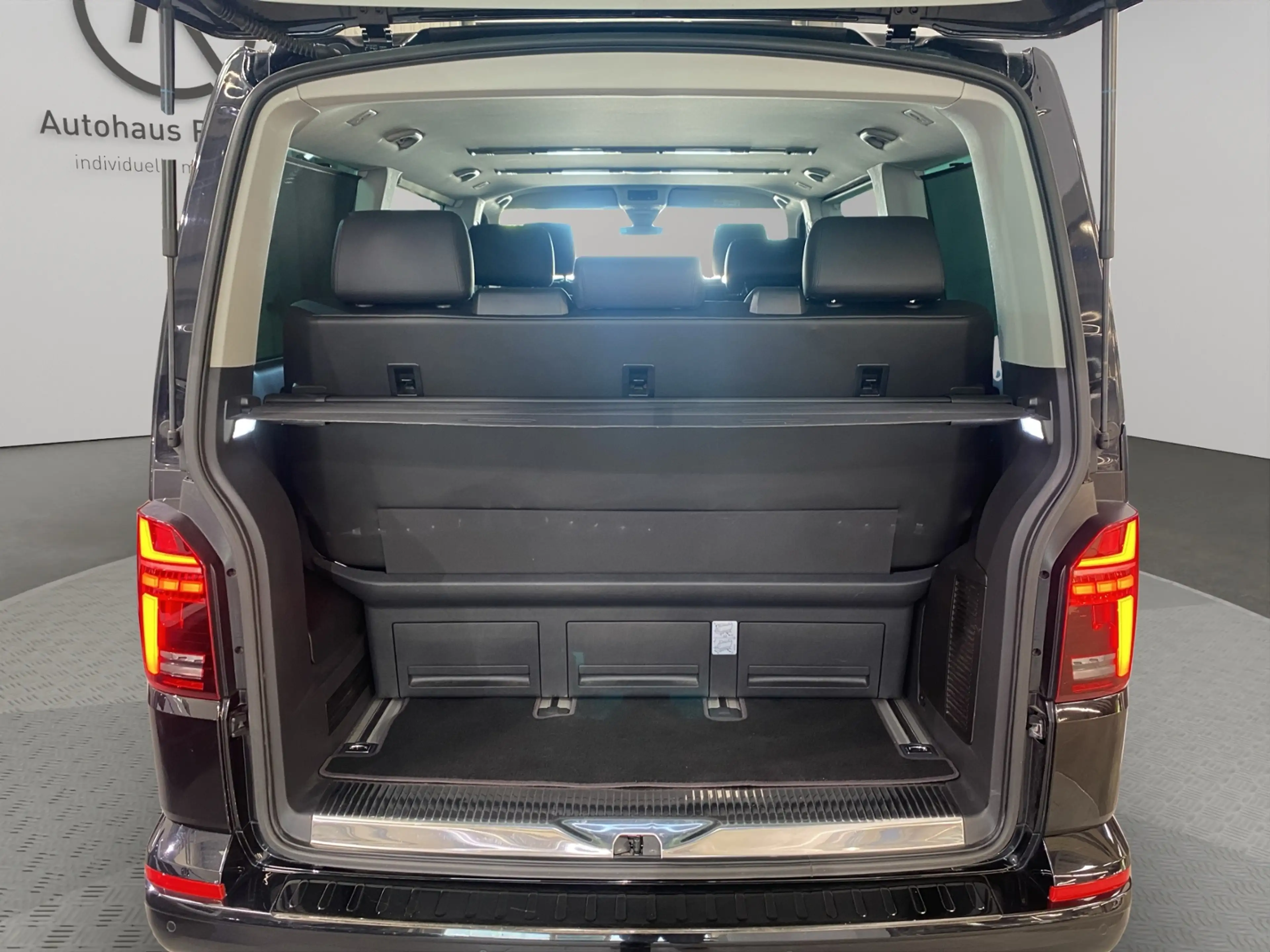 Volkswagen T6.1 Multivan 2.0 TDI DSG Comfortline KR — photo 13