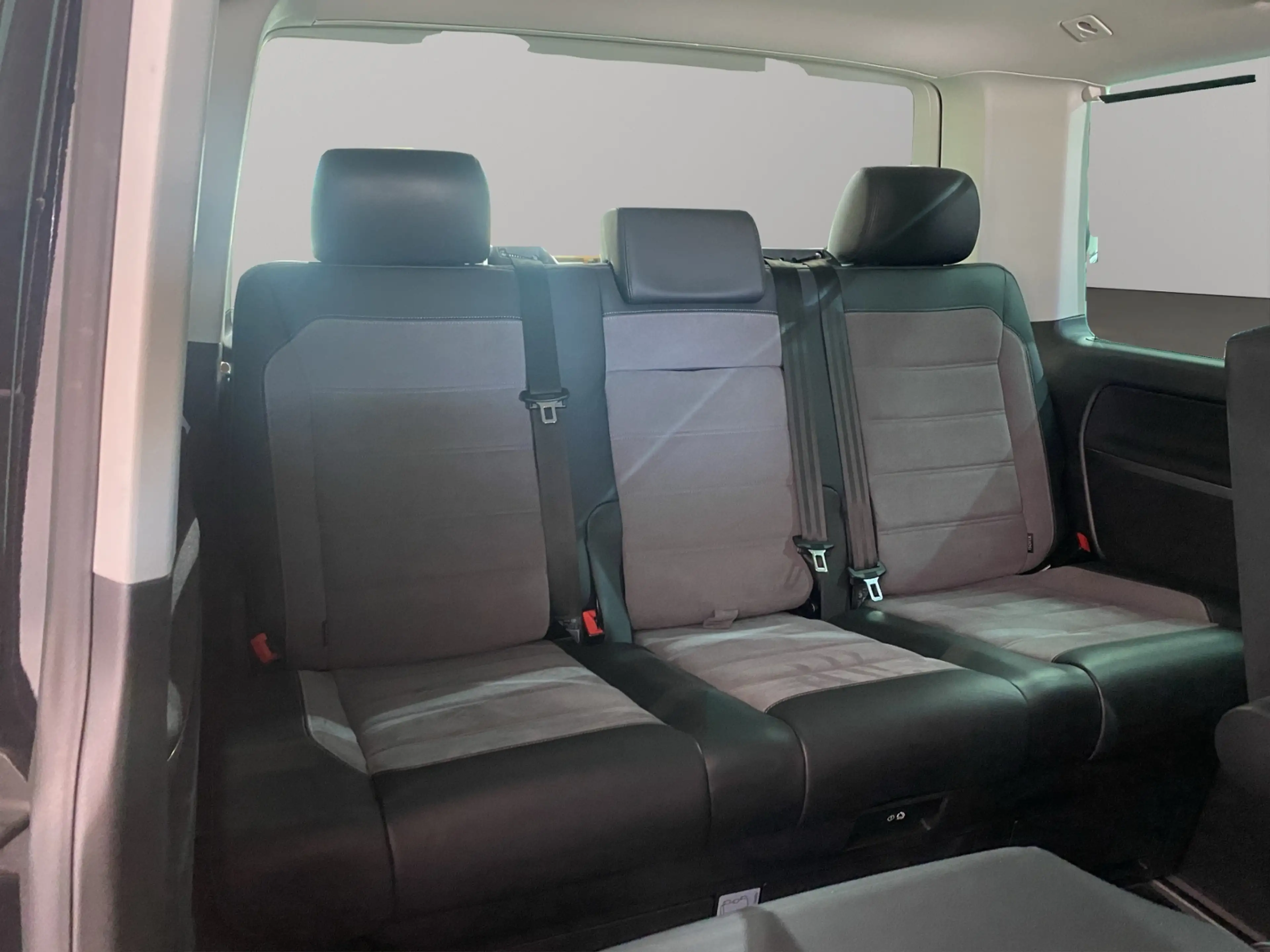 Volkswagen T6.1 Multivan 2.0 TDI DSG Comfortline KR — photo 12