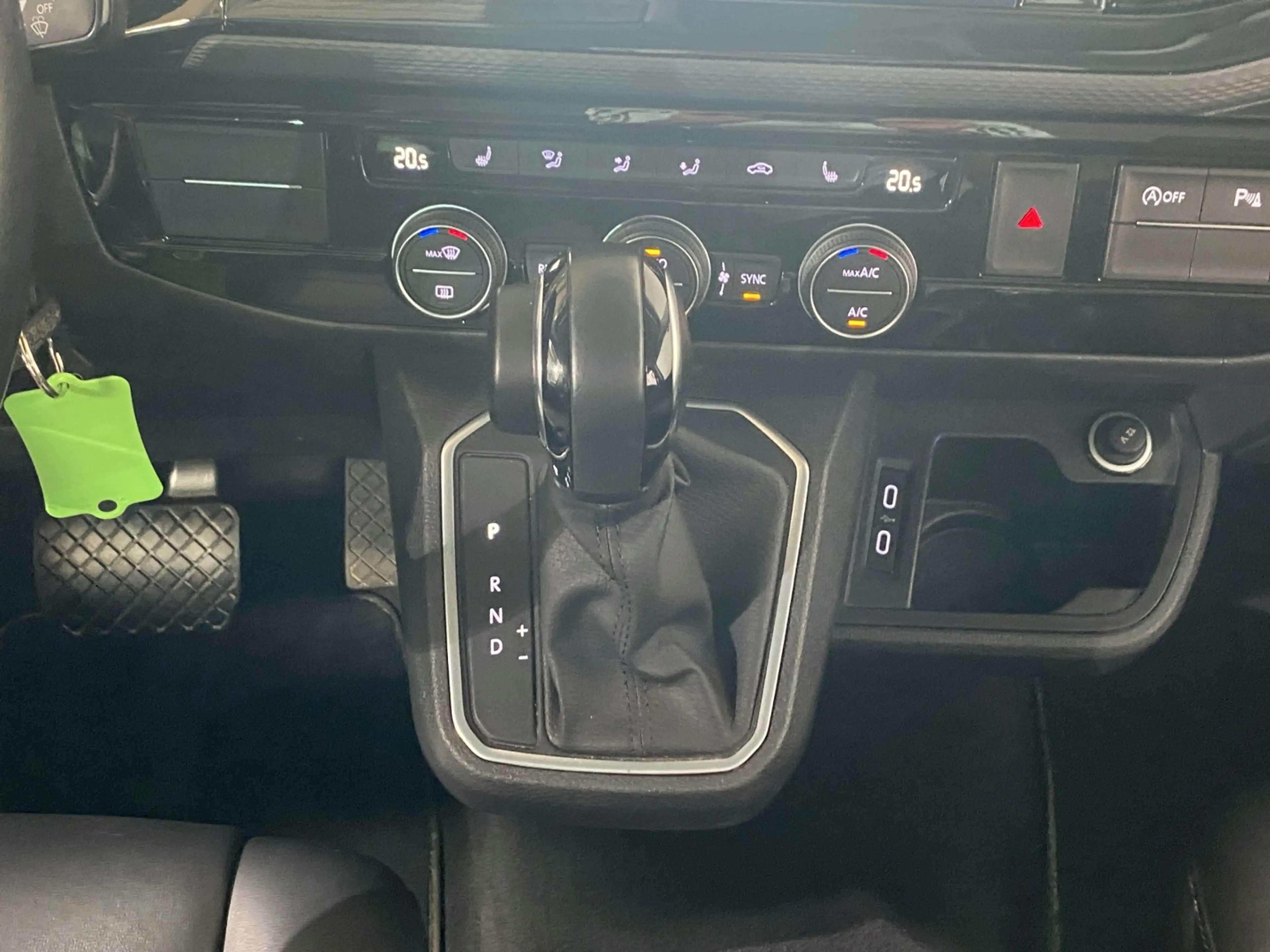 Volkswagen T6.1 Multivan 2.0 TDI DSG Comfortline KR — photo 8