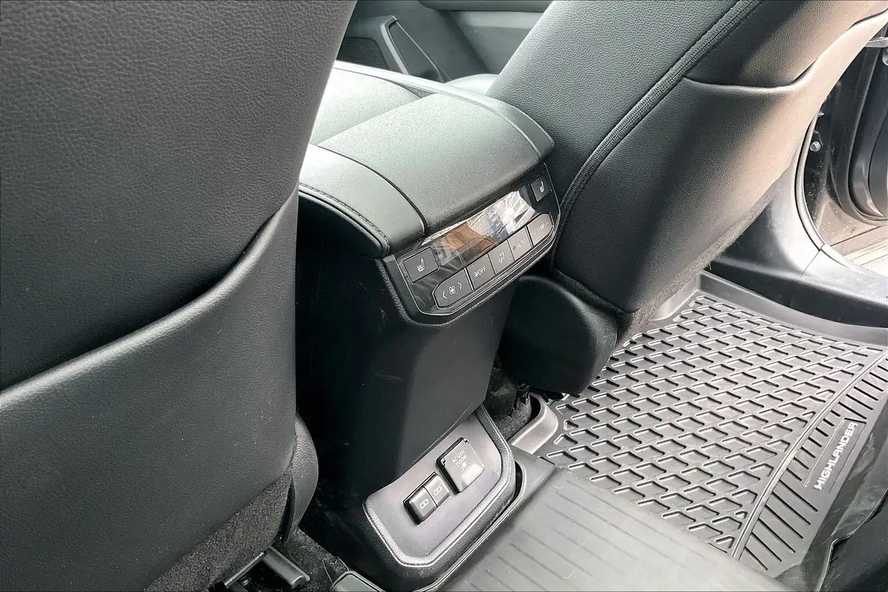 Toyota Highlander photo Toyota Highlander