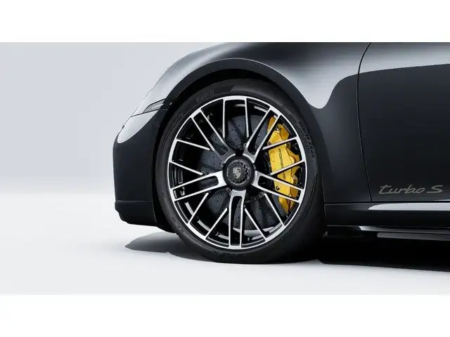 Porsche 992 view 4