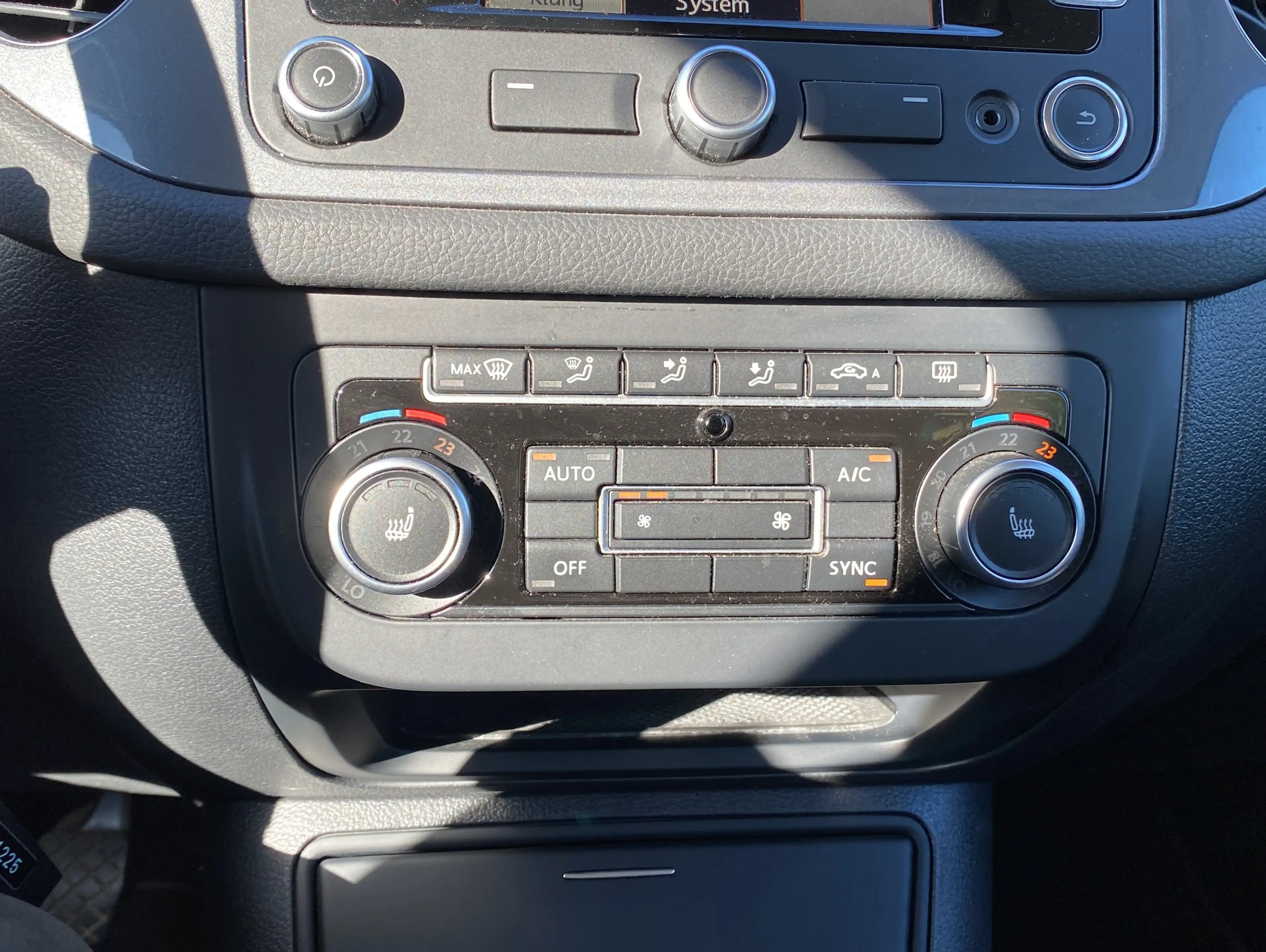 Volkswagen Tiguan 1.4 TSI Trend & Fun BMT*Sitzh.*Navi* — photo 10