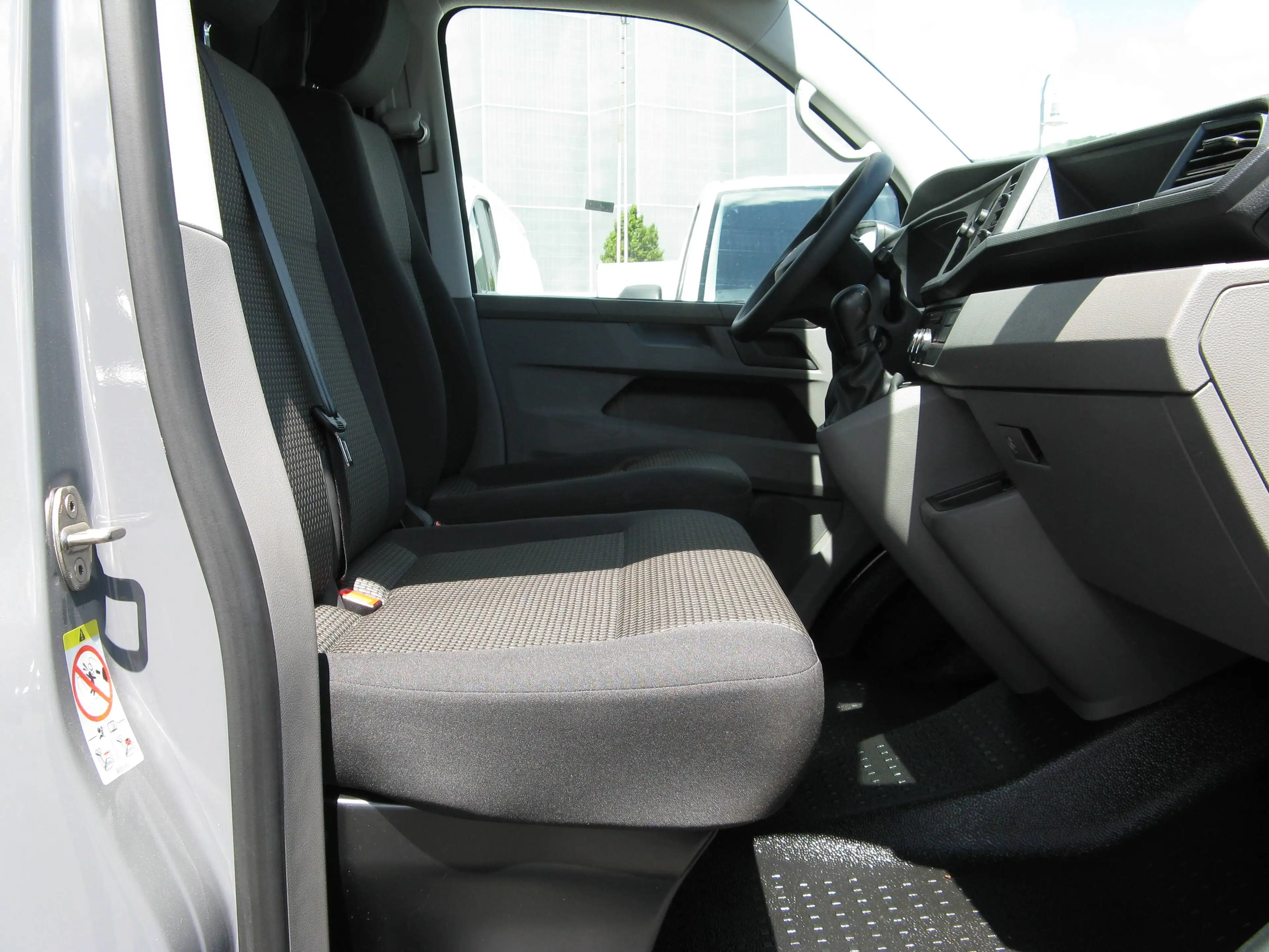 Volkswagen T6.1 Transporter FWD 2.0 TDI 150PS KAM PDC AUTOM-GG 1HD — photo 5