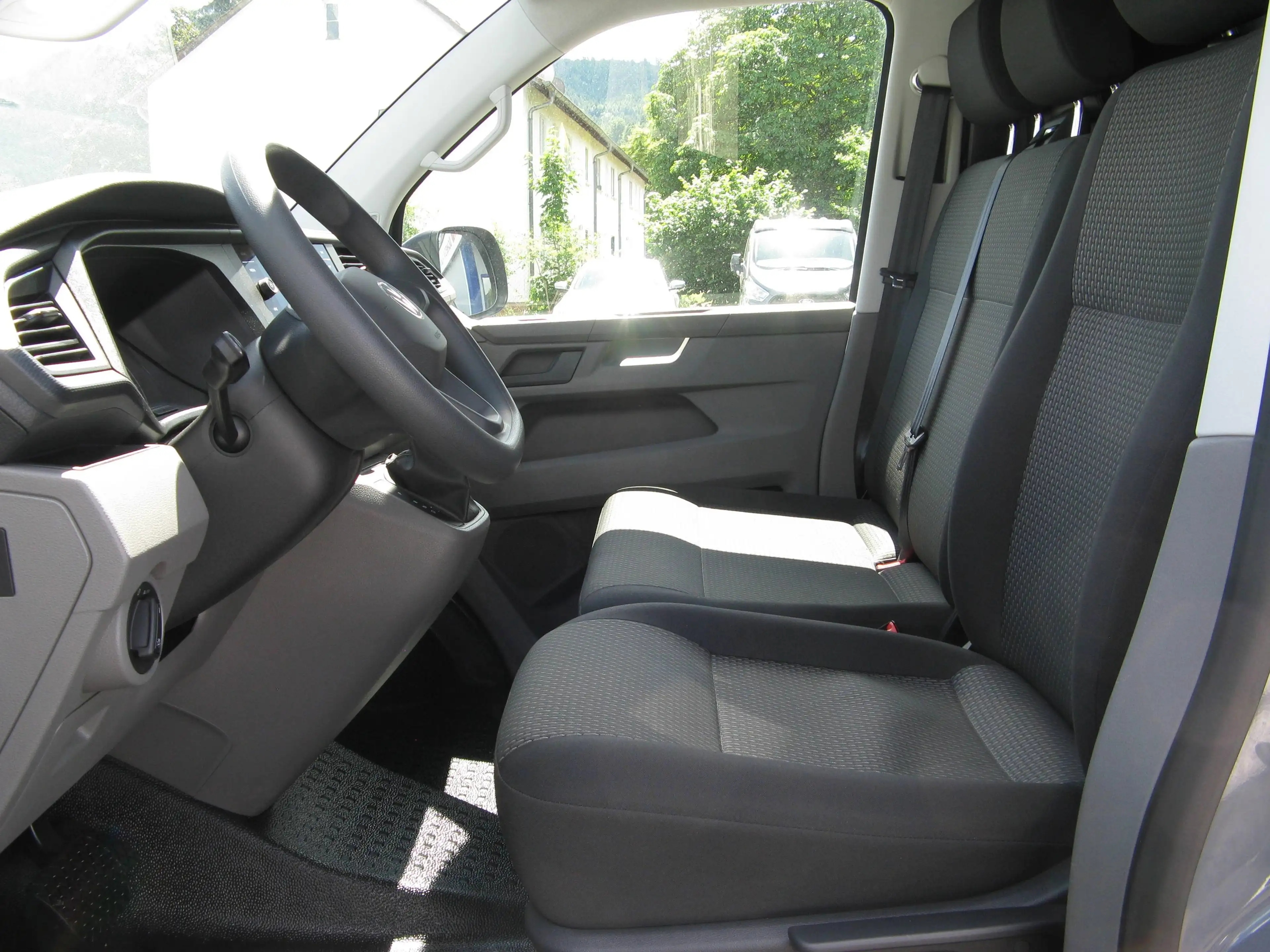 Volkswagen T6.1 Transporter FWD 2.0 TDI 150PS KAM PDC AUTOM-GG 1HD — photo 9