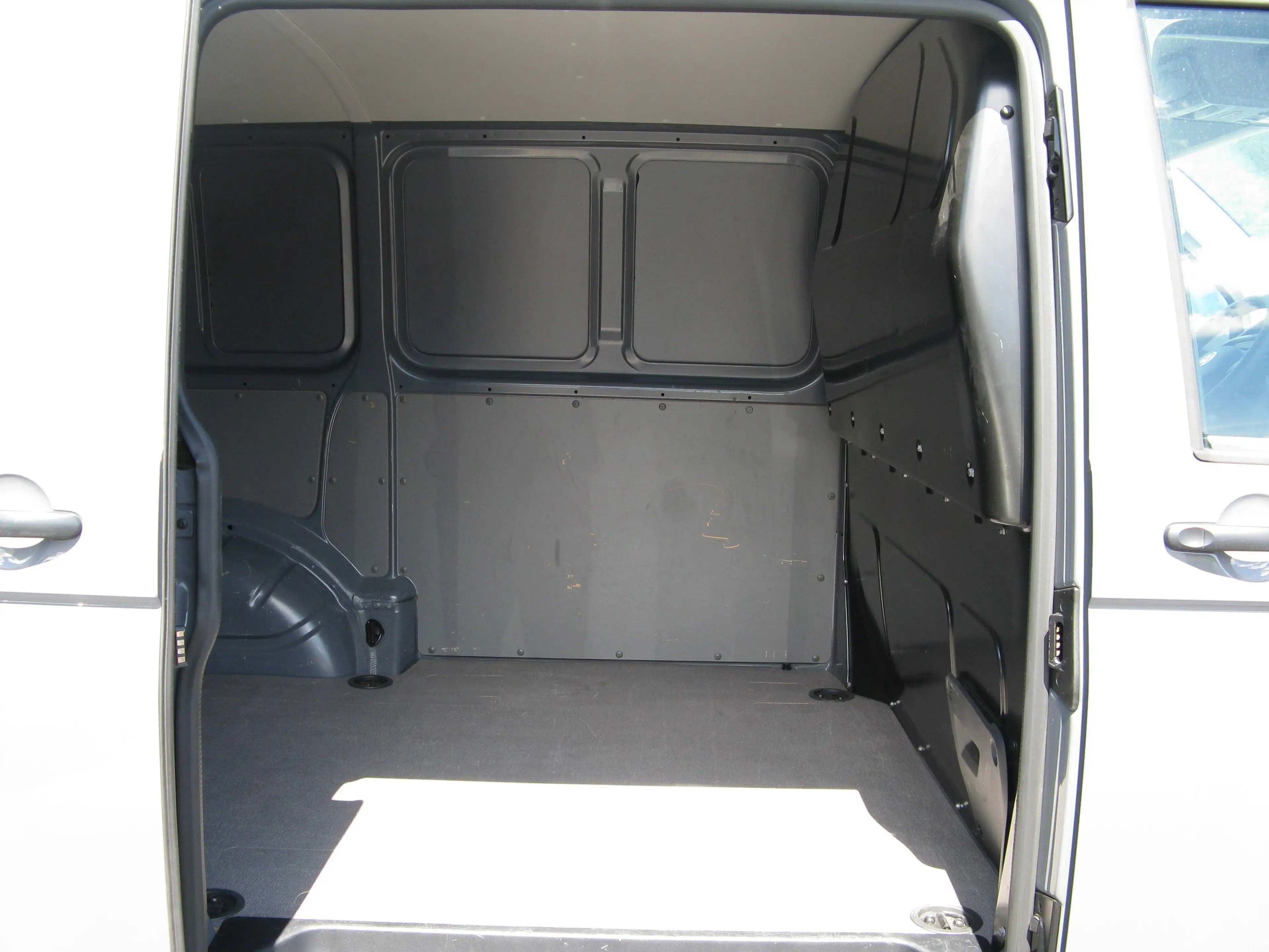 Volkswagen T6.1 Transporter FWD 2.0 TDI 150PS KAM PDC AUTOM-GG 1HD — photo 14