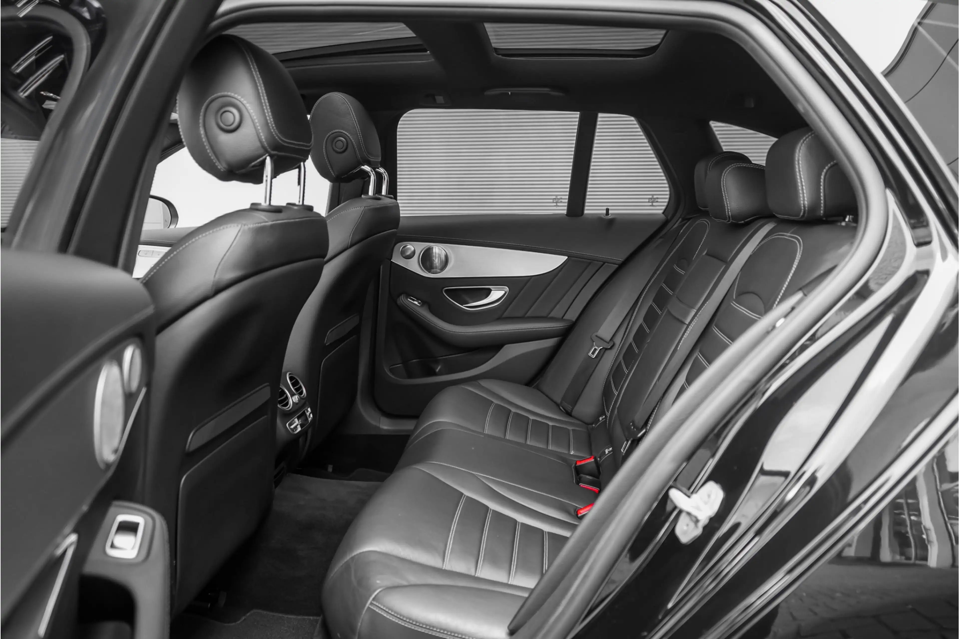 Mercedes-Benz C 400 Estate 4MATIC AMG Airmatic Pano ACC Burmester HUD — photo 6