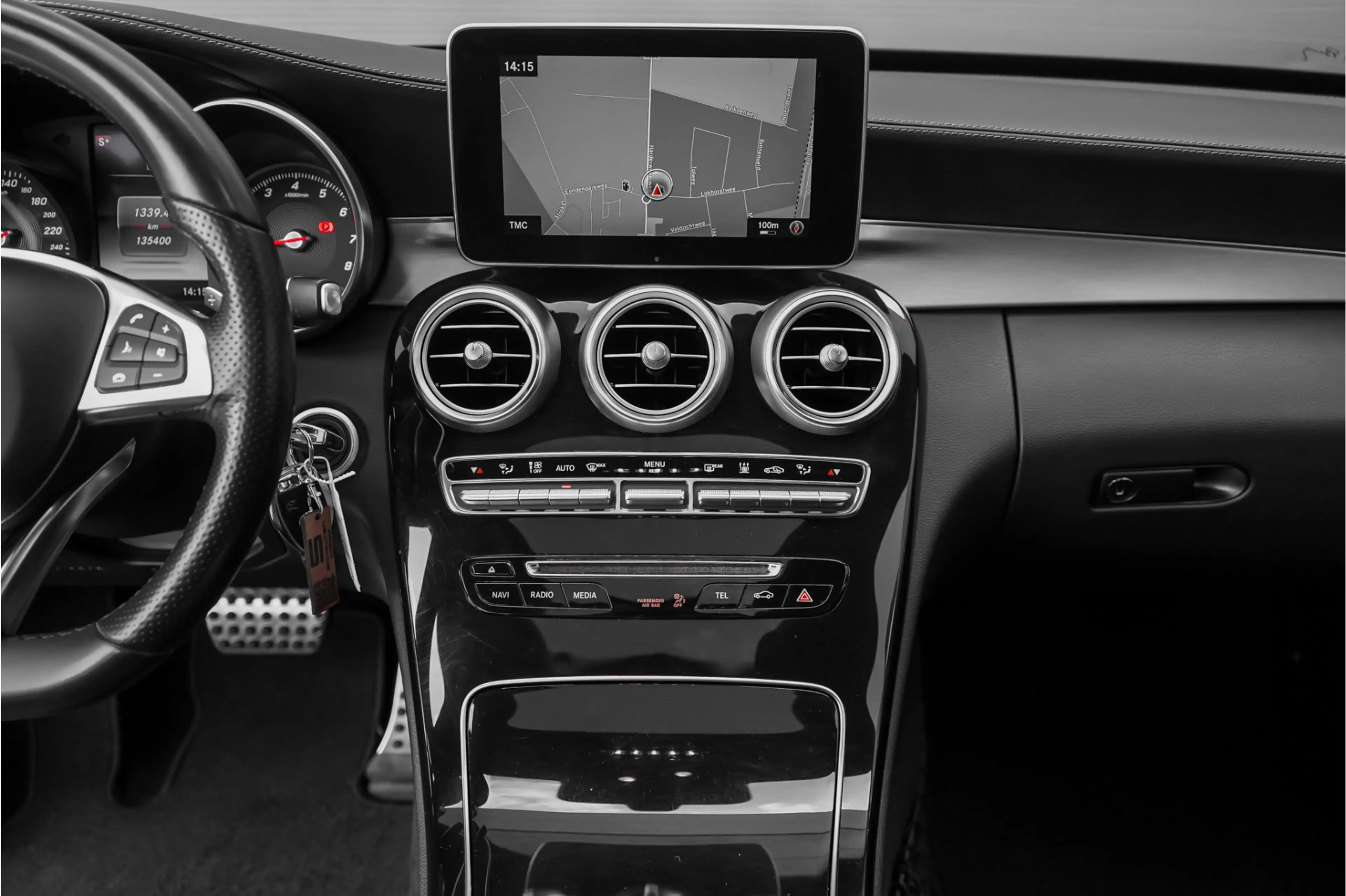 Mercedes-Benz C 400 Estate 4MATIC AMG Airmatic Pano ACC Burmester HUD — photo 23