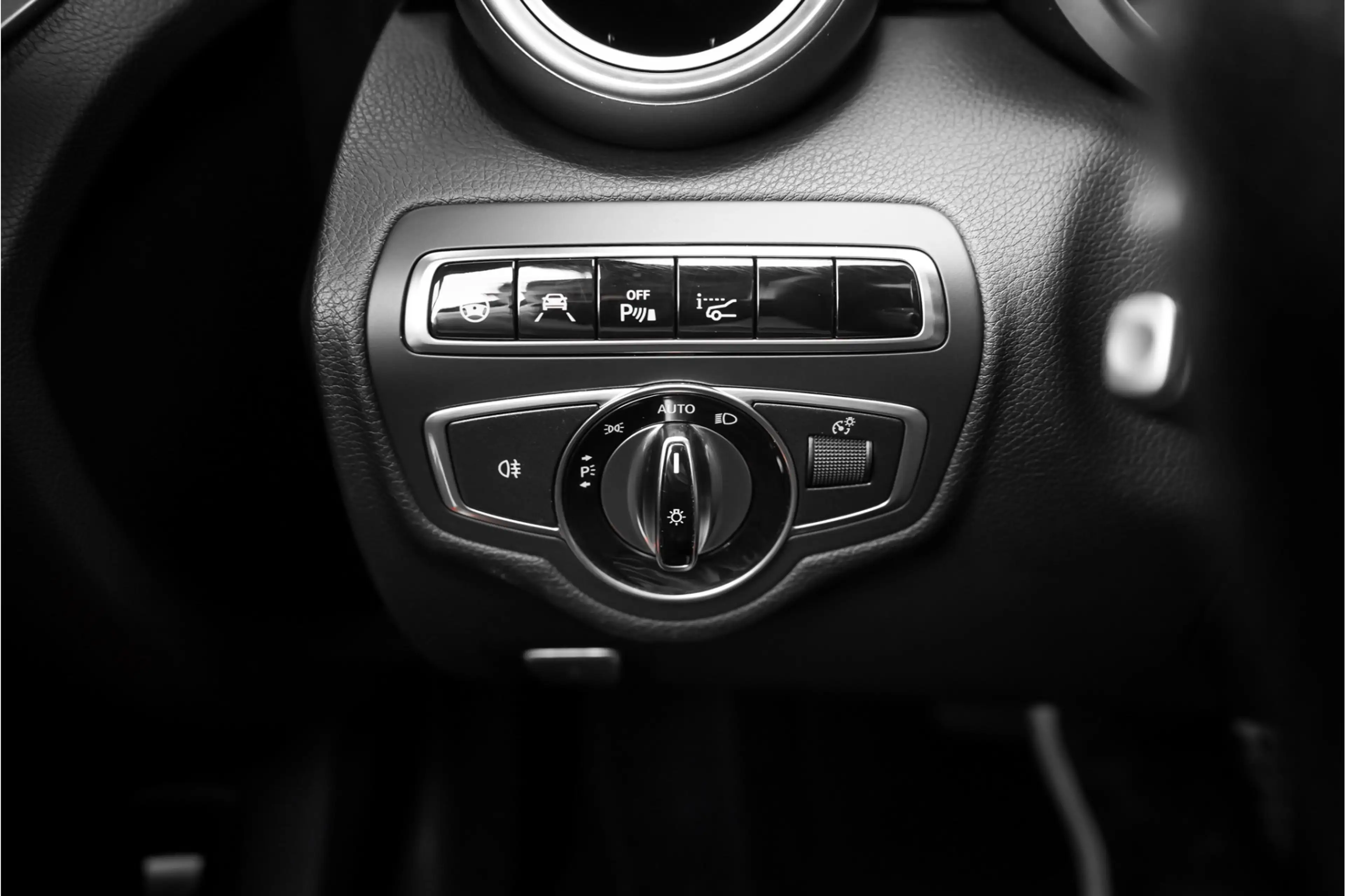 Mercedes-Benz C 400 Estate 4MATIC AMG Airmatic Pano ACC Burmester HUD — photo 41