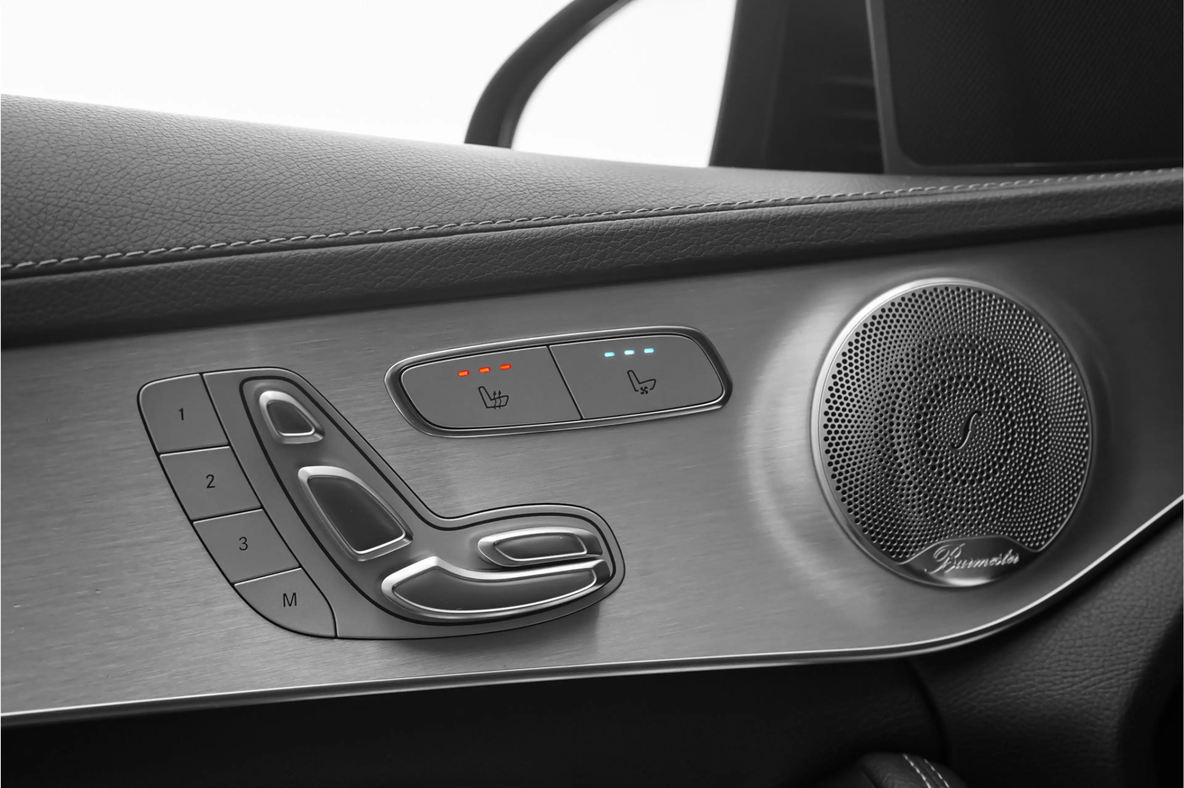 Mercedes-Benz C 400 Estate 4MATIC AMG Airmatic Pano ACC Burmester HUD — photo 29