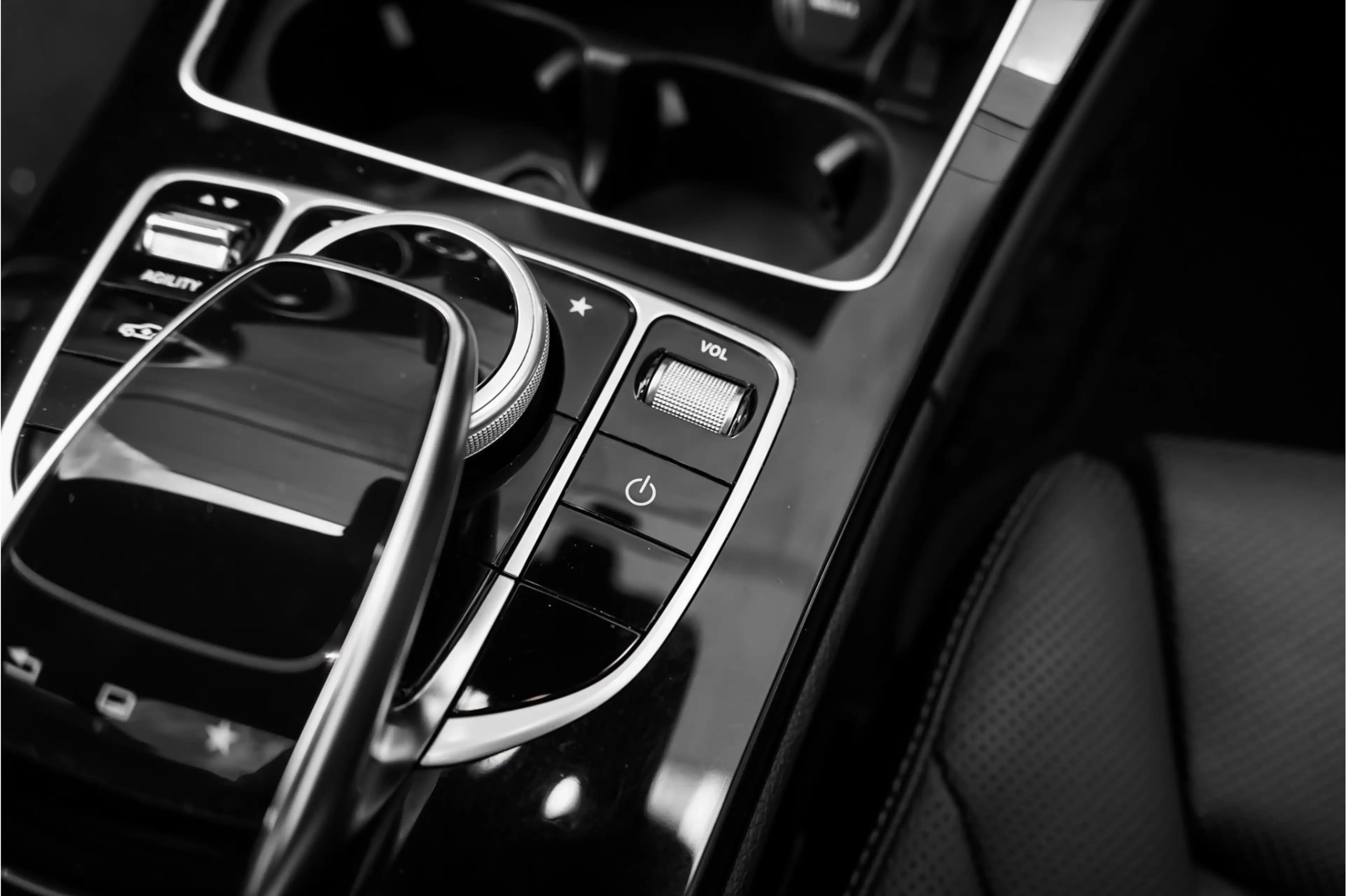 Mercedes-Benz C 400 Estate 4MATIC AMG Airmatic Pano ACC Burmester HUD — photo 32