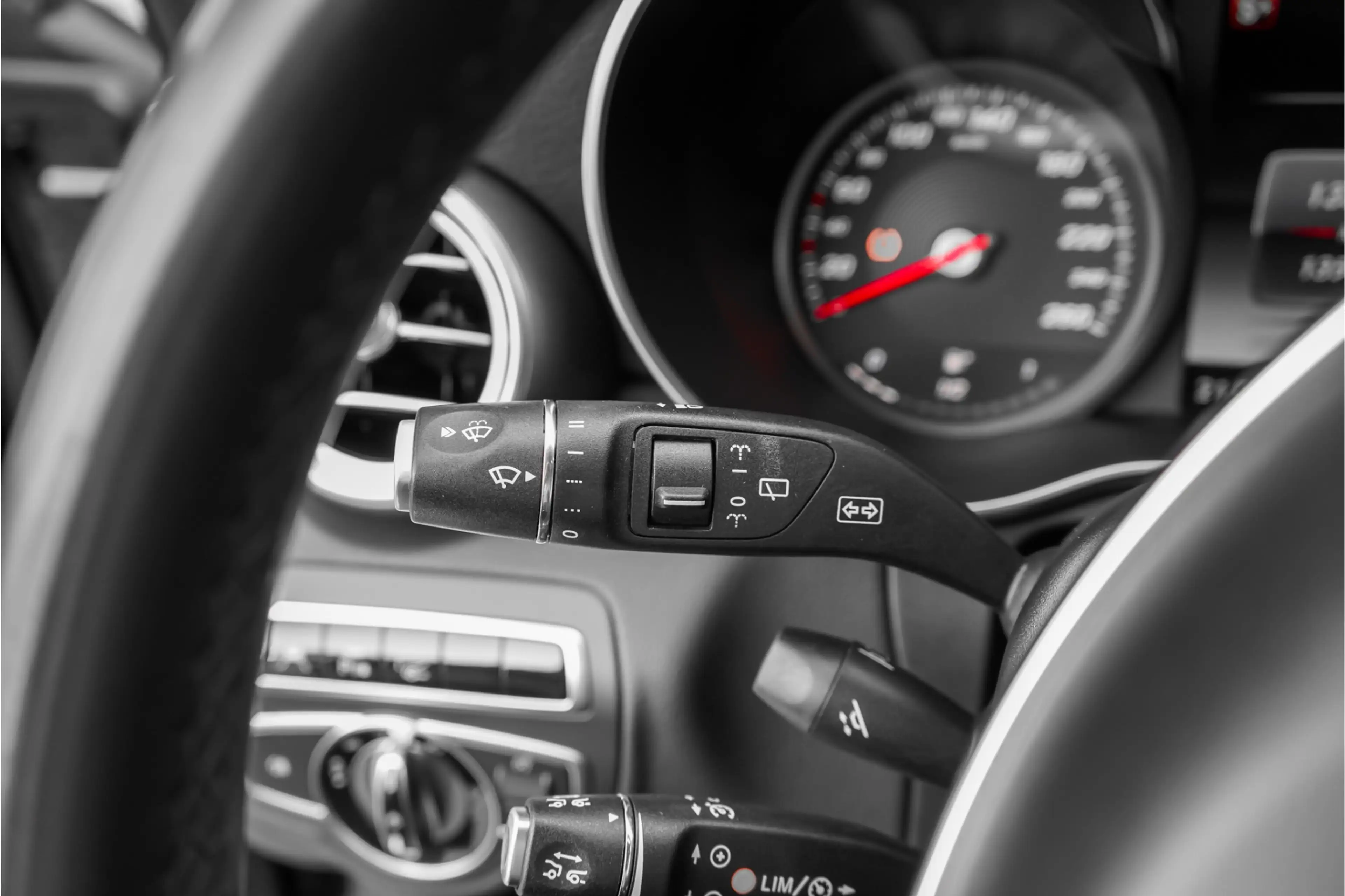 Mercedes-Benz C 400 Estate 4MATIC AMG Airmatic Pano ACC Burmester HUD — photo 35