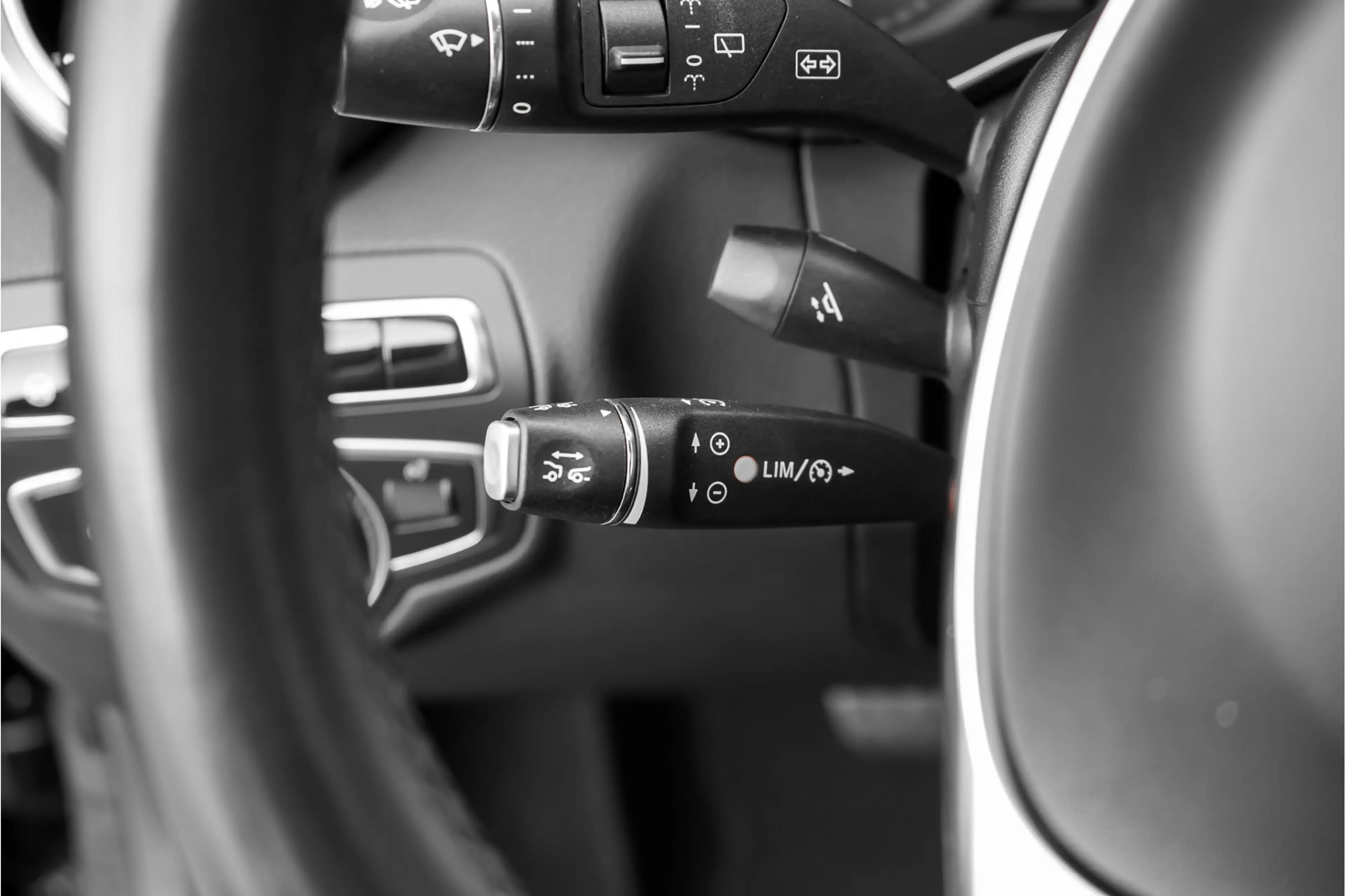 Mercedes-Benz C 400 Estate 4MATIC AMG Airmatic Pano ACC Burmester HUD — photo 37