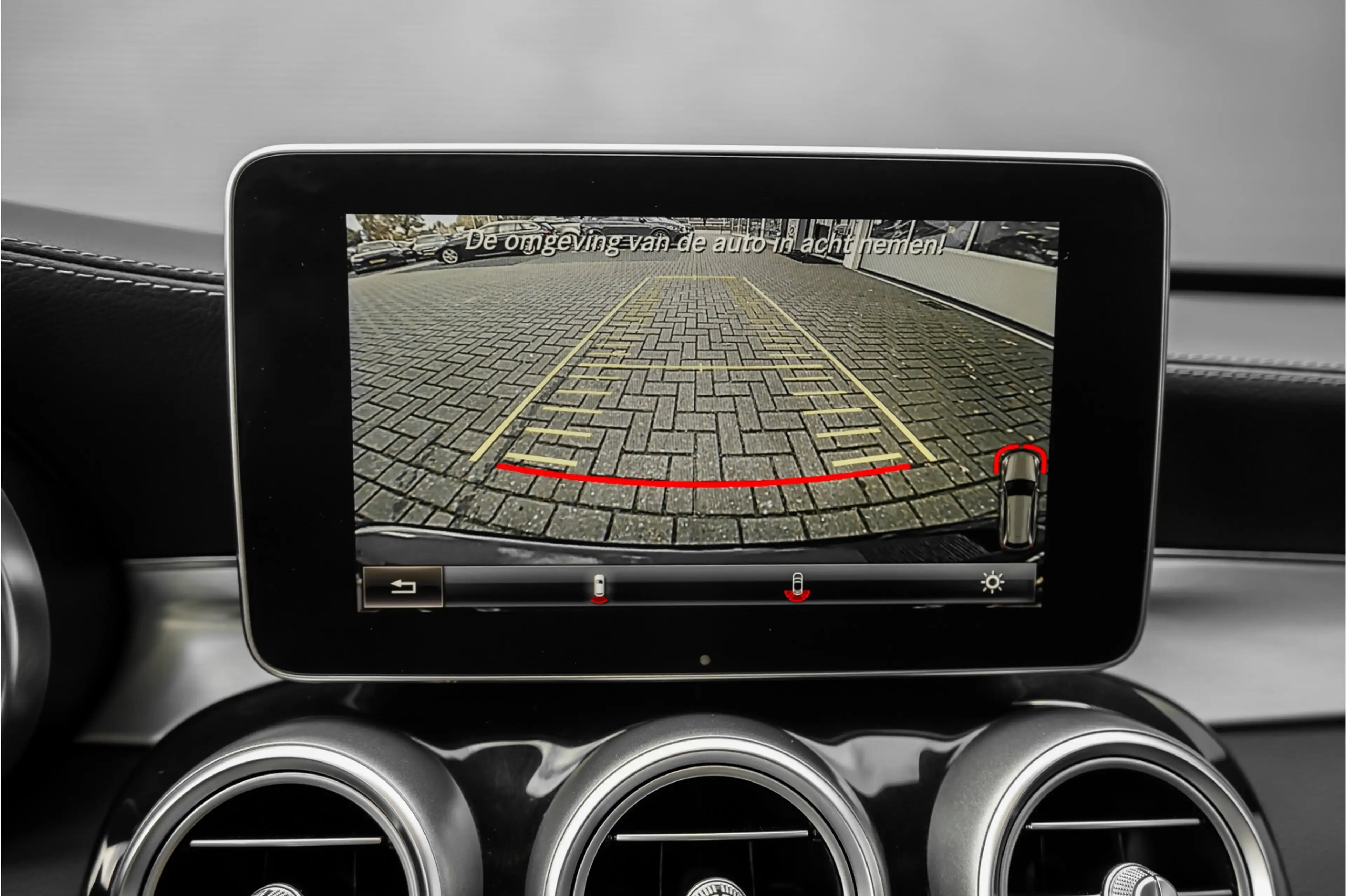 Mercedes-Benz C 400 Estate 4MATIC AMG Airmatic Pano ACC Burmester HUD — photo 25