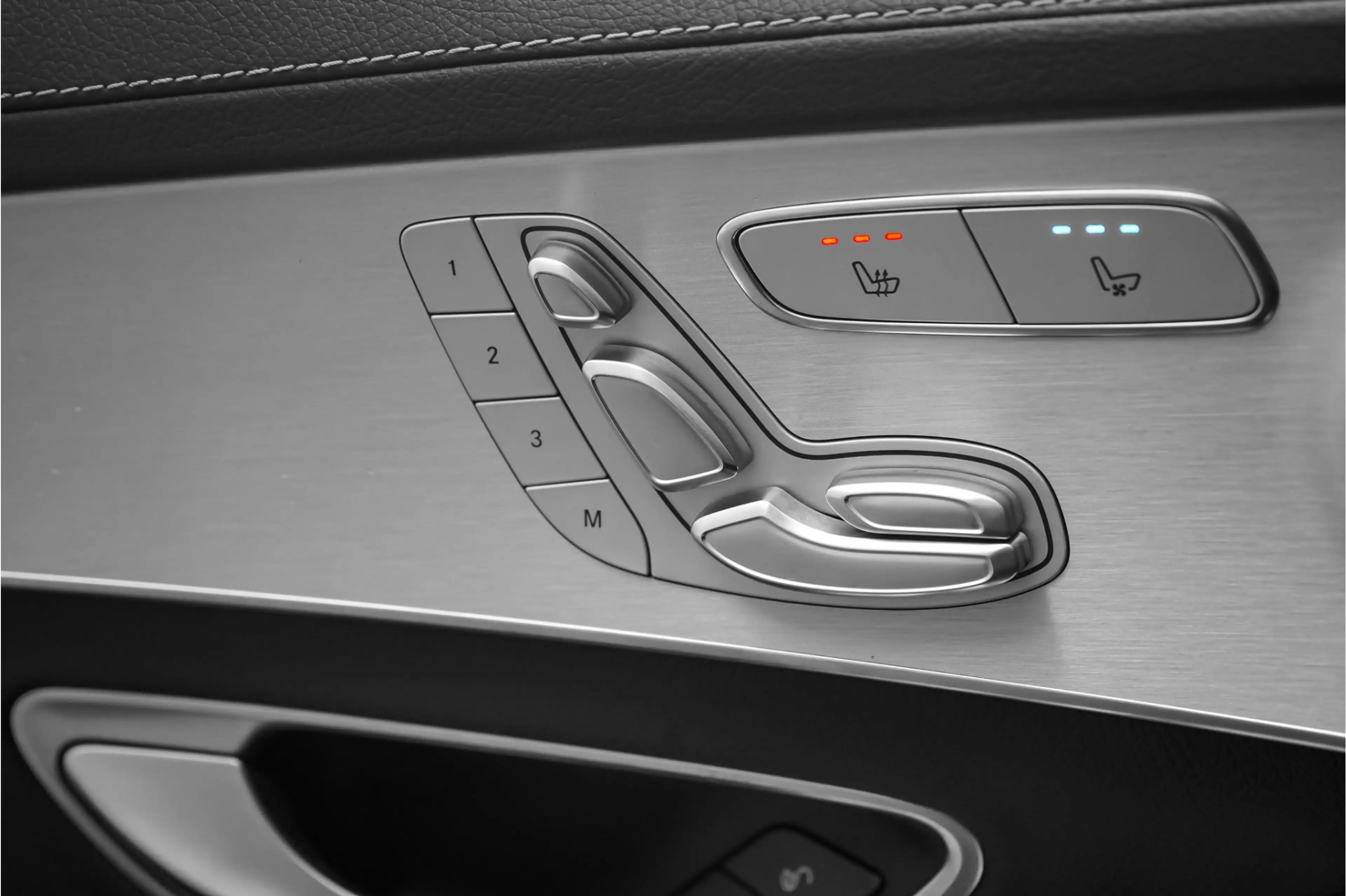 Mercedes-Benz C 400 Estate 4MATIC AMG Airmatic Pano ACC Burmester HUD — photo 28