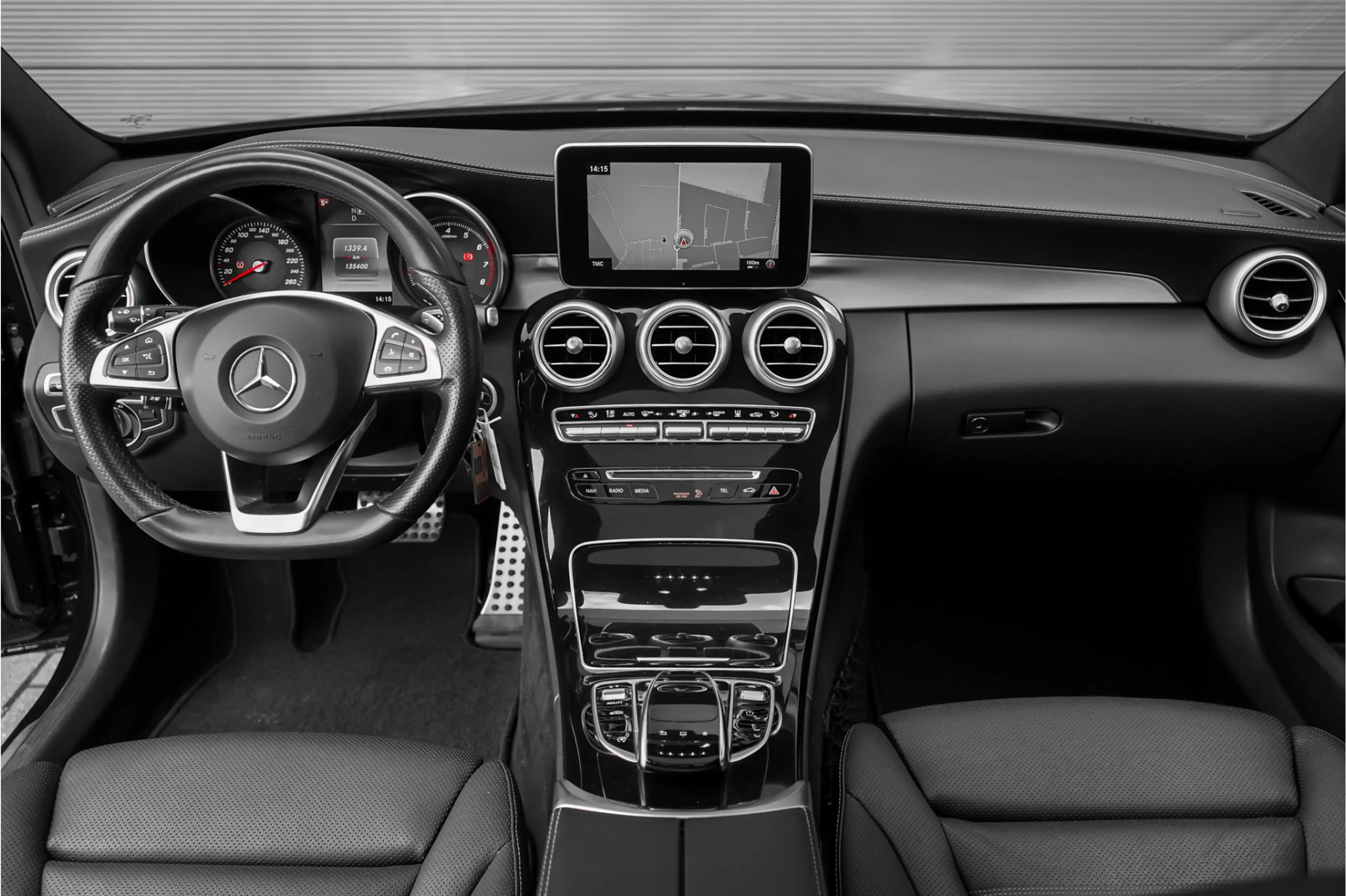 Mercedes-Benz C 400 Estate 4MATIC AMG Airmatic Pano ACC Burmester HUD — photo 2