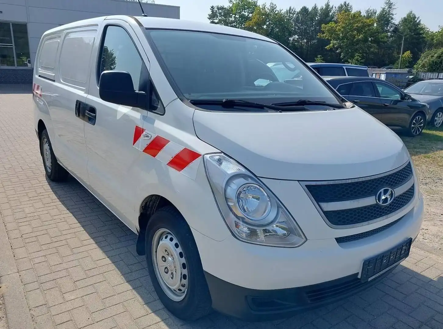 Hyundai H-1 2.5 CRDI | 1.Hand | Trennwand+Fenster | AHK Blanco - 2