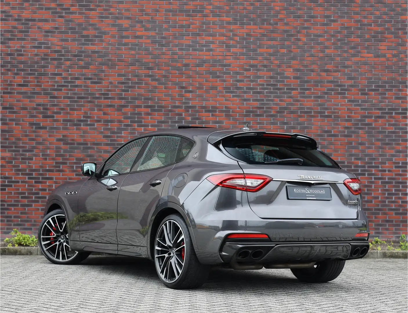 Maserati Levante 3.8 V8 Trofeo | Pano - 360cam - 1 eig. Grijs - 2