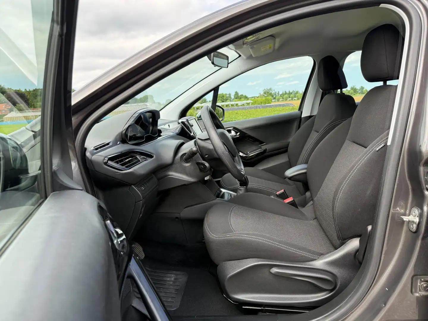 Peugeot 208 1.2 PureTech Blue Lion 5DRS AIRCO NAVI PDC Cruise Gris - 2